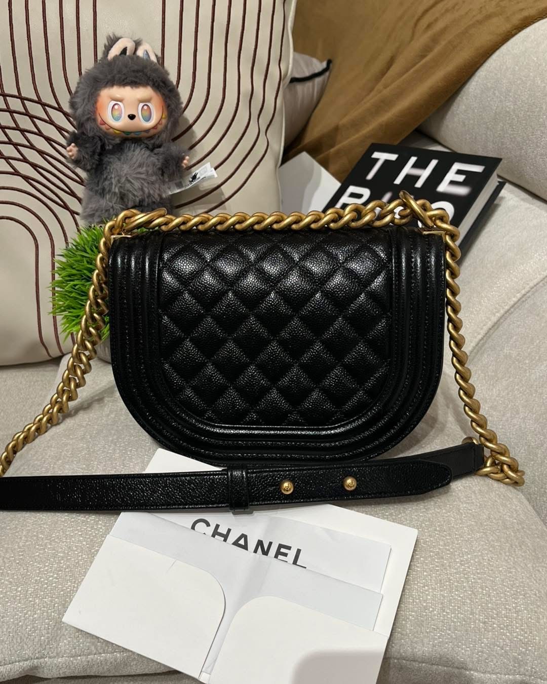 Chanel boy 黑色荔枝牛皮金鏈半圓boy 100%Authentic,98%new ✅香港專門店收據✅晶片✅塵袋✅box