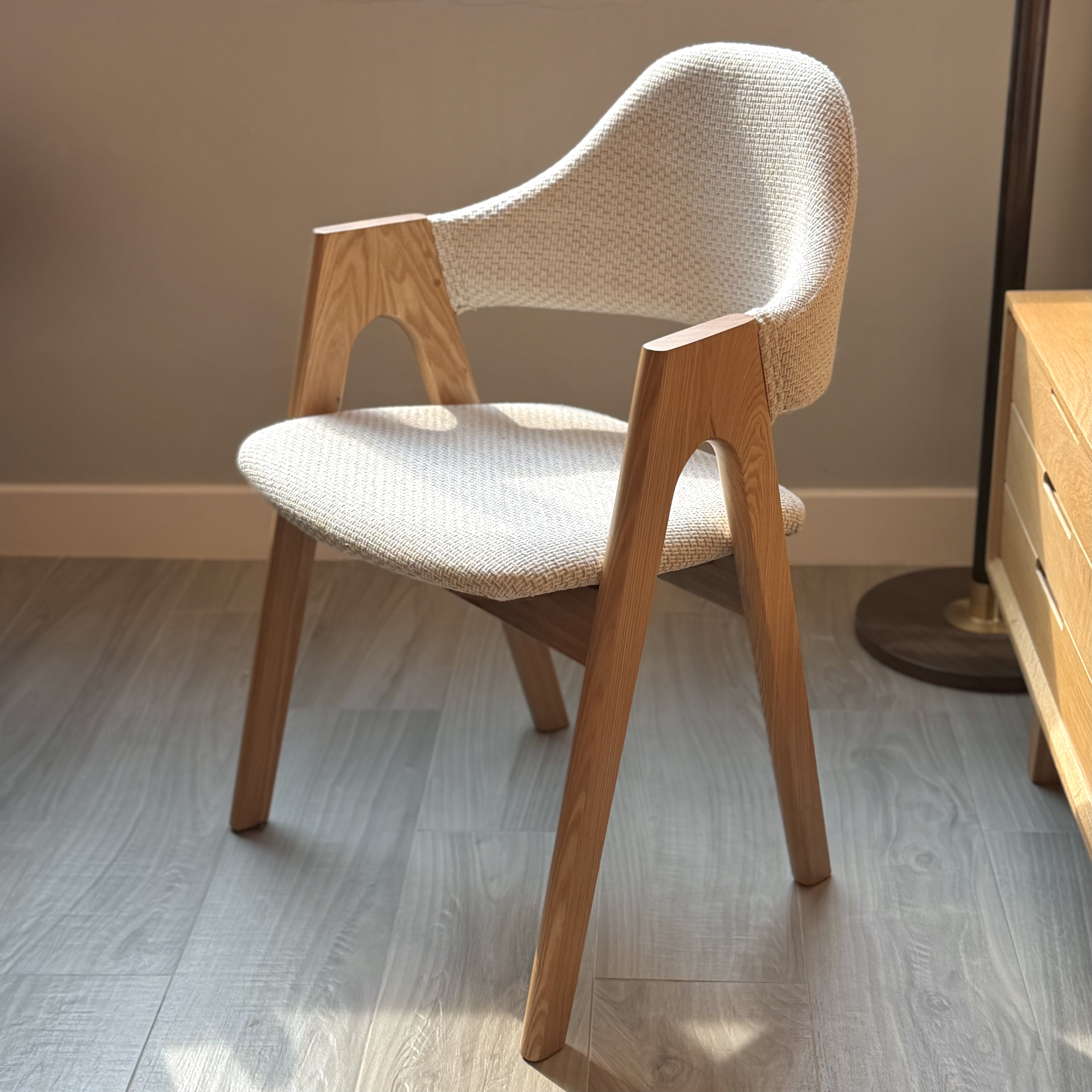 TAI Arm Chair 