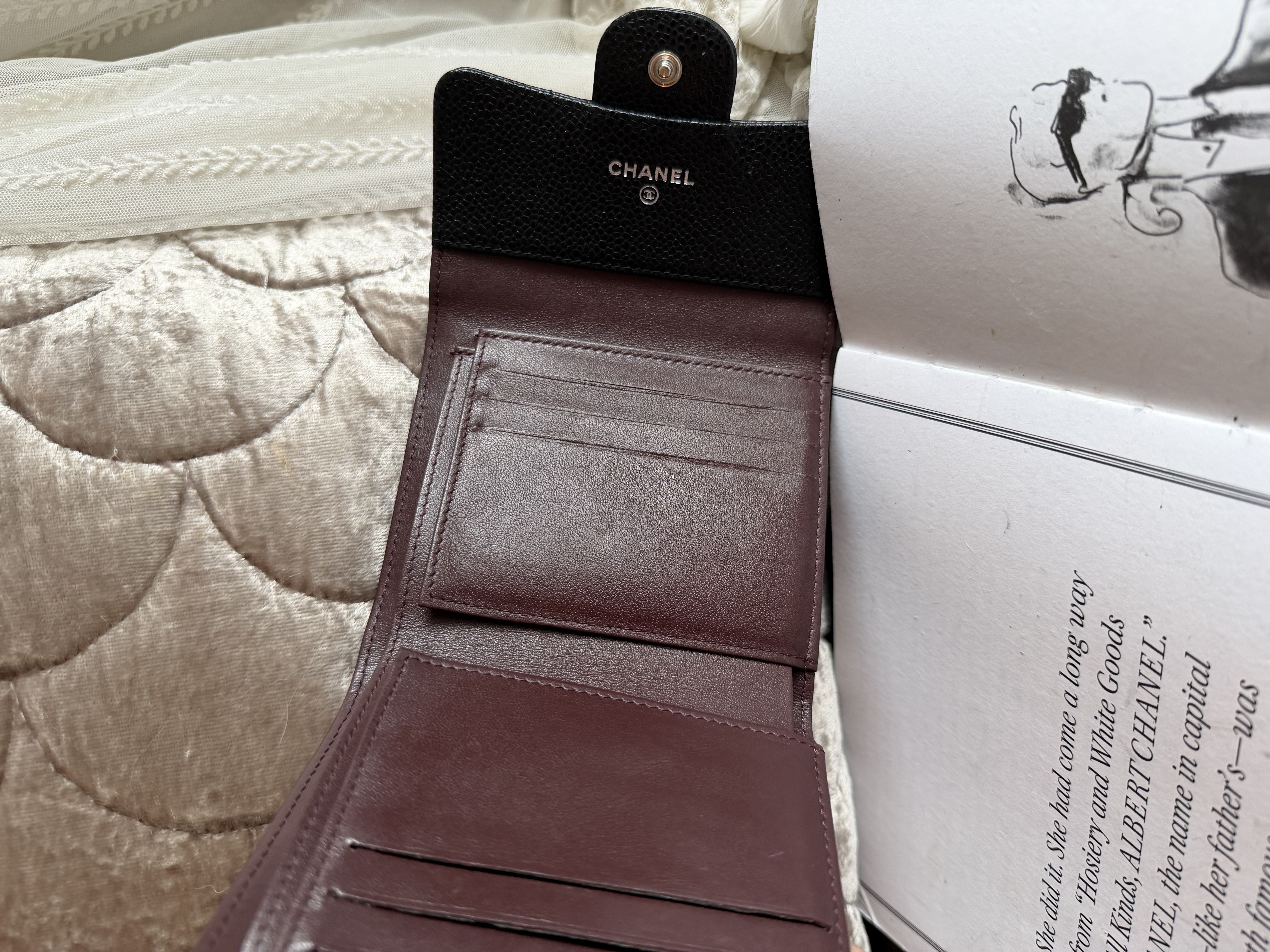 接近閑置 Chanel cc logo black caviar short wallet phw