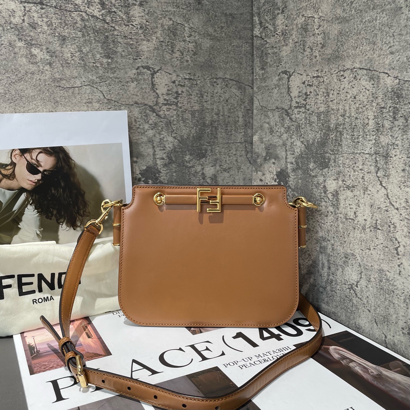 【預訂貨品】FENDI焦糖色金扣風琴包