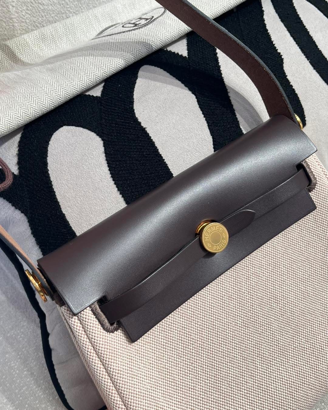 Hermes mini herbag  Stamp K (米白灰/威瑪犬米/烏木色)ecru/beige/ebene, 100%Authentic, 95%New✅Dust bag