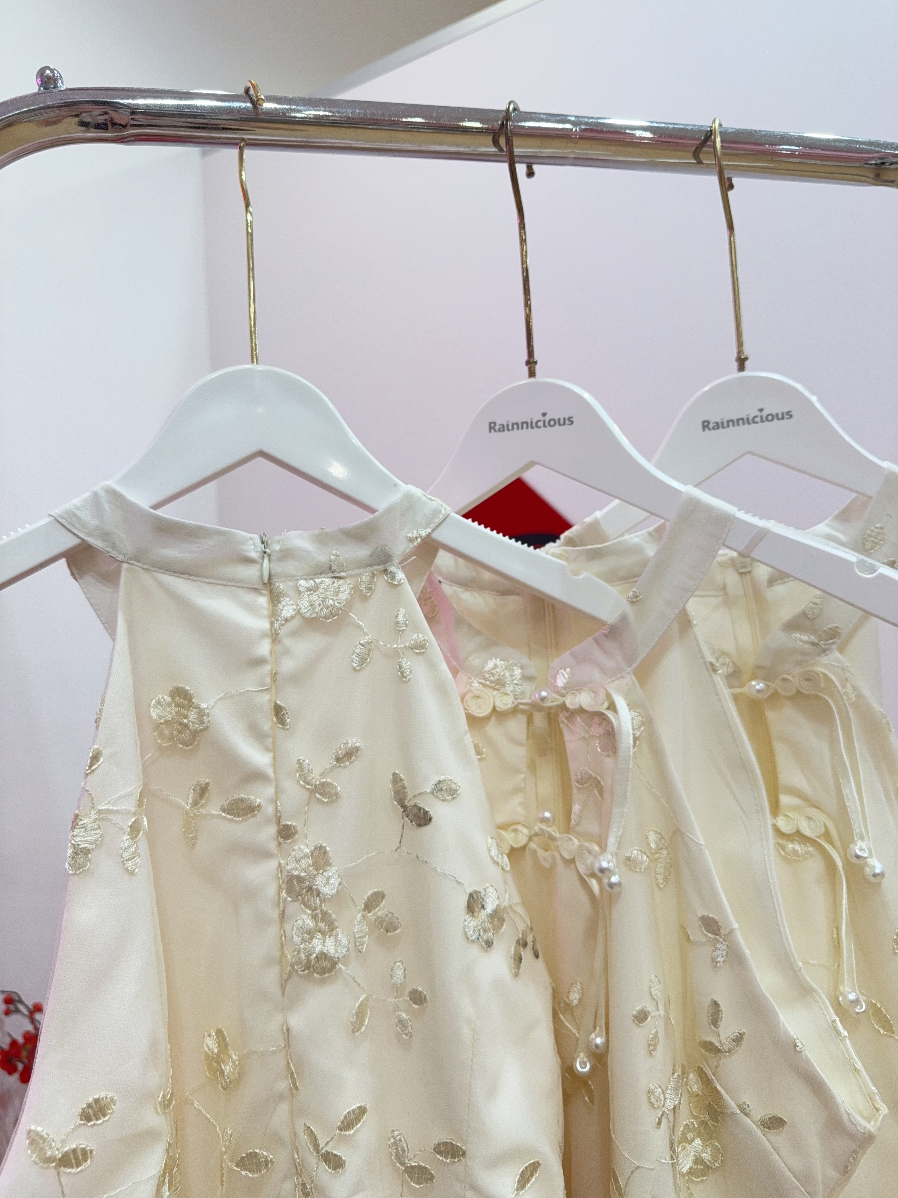 新中式盘扣挂脖绣花网纱连身裙 R2919