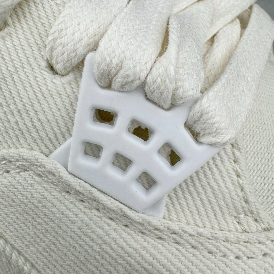 Levi's x Air Jordan 4 Retro 'White Denim' AO2571-100