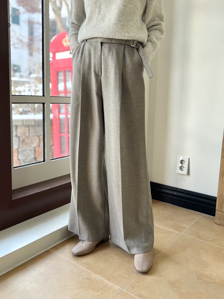 Warm-Tone Buckle Drape Slacks (Oat)
