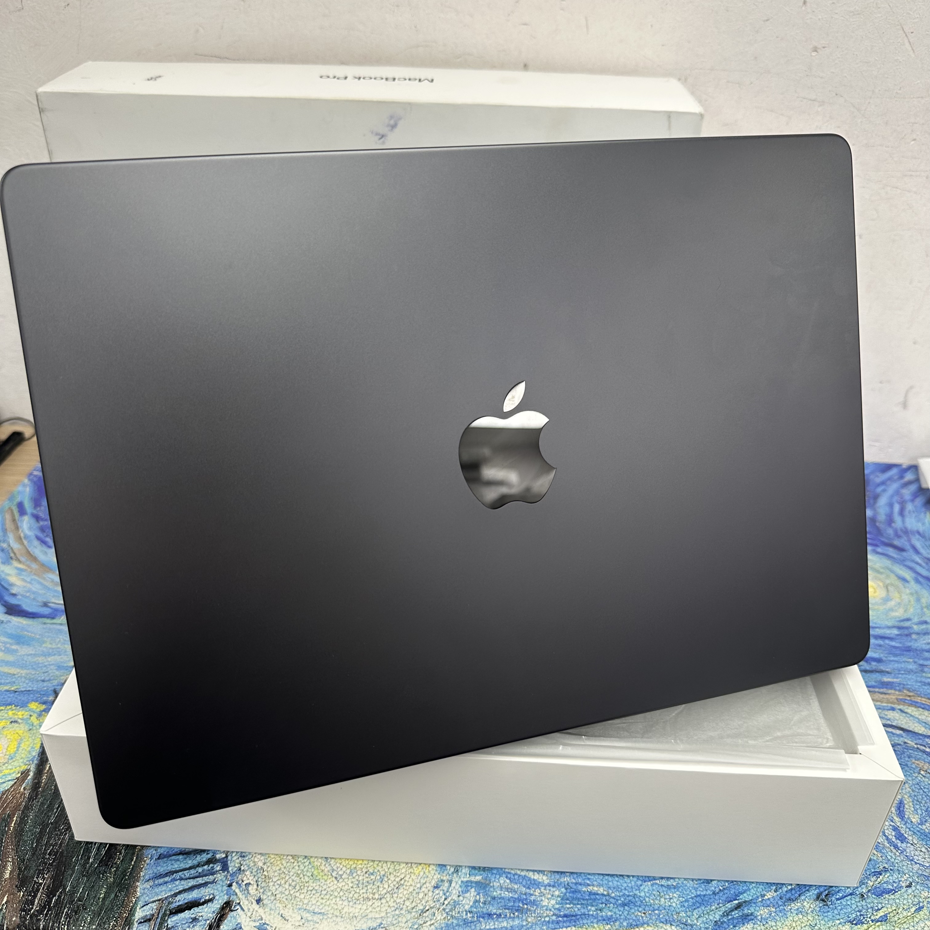 #6019 APPLE  MacBook Pro M5 2025 M5 CPU/16GB Ram/512GB SSD/10核心GPU/Liquid Retina XDR Mon/14吋/黑色/Gaming Laptop / Notebook / brand new / Netflix /Movie / MacbookPro / Pro M5