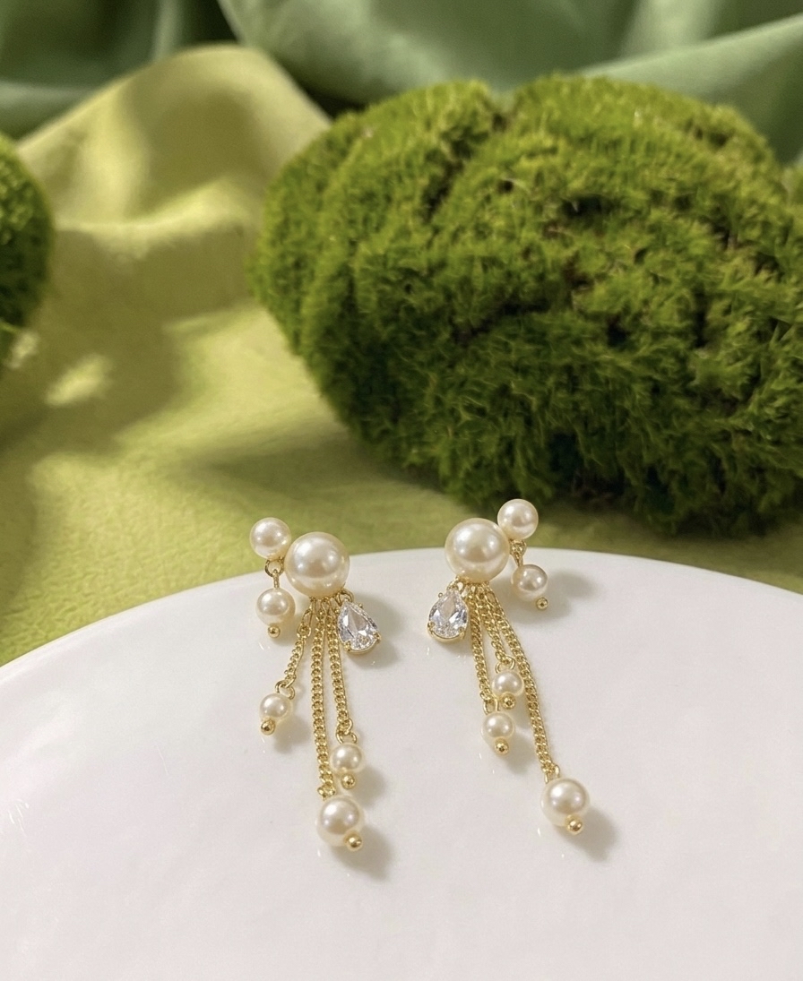 Pearls Tangling Earring