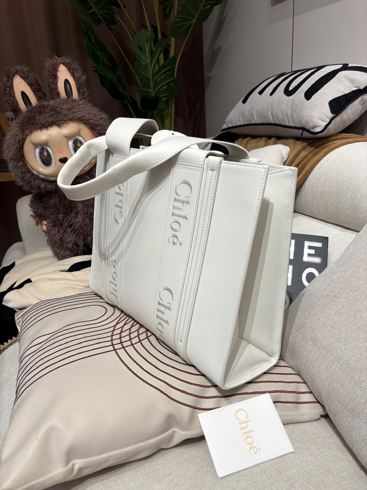 未使用品 Chloe woody medium tote calfskin  100%Authentic,Unused 未使用品 ✅tap✅dust bag 