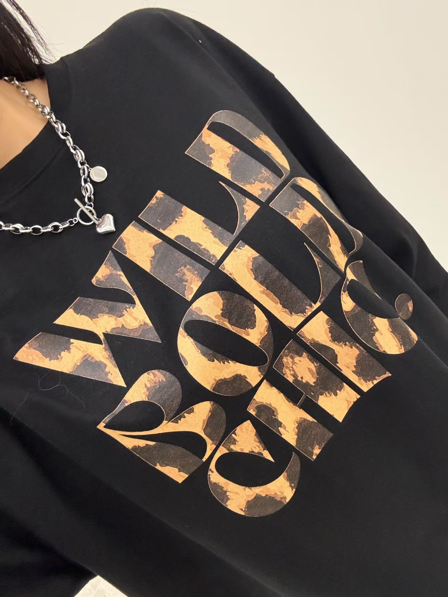豹紋字印花長Tee