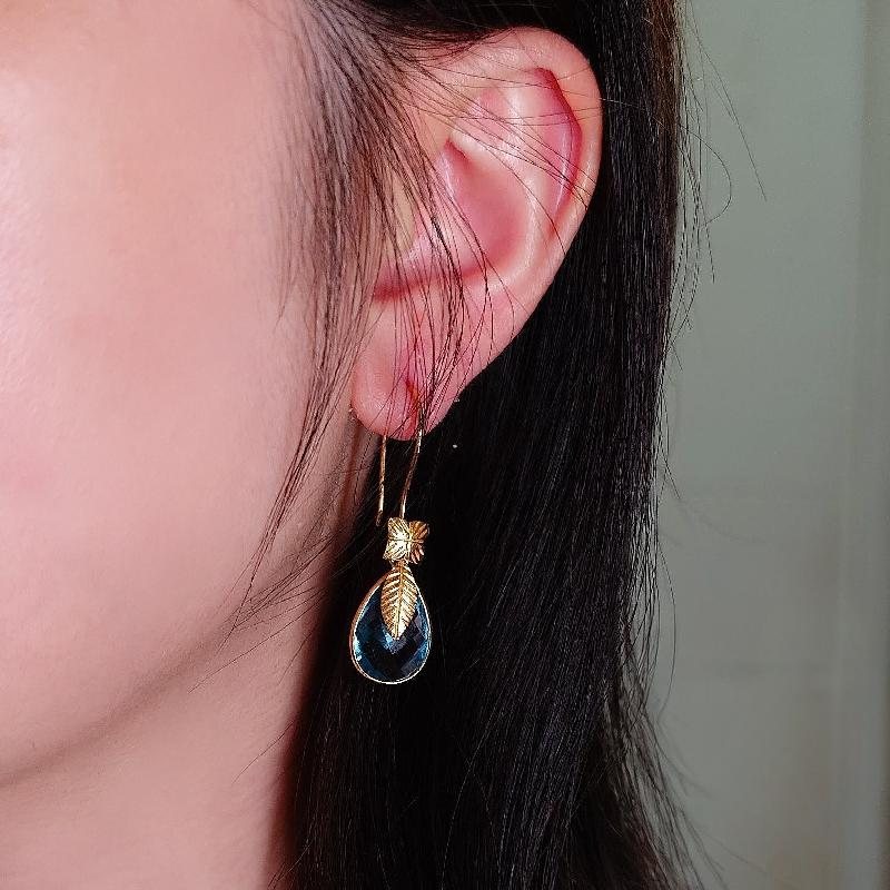 Vintage Recomposed Czechoslovakian Faceted Glass Hook Earrings(C043)