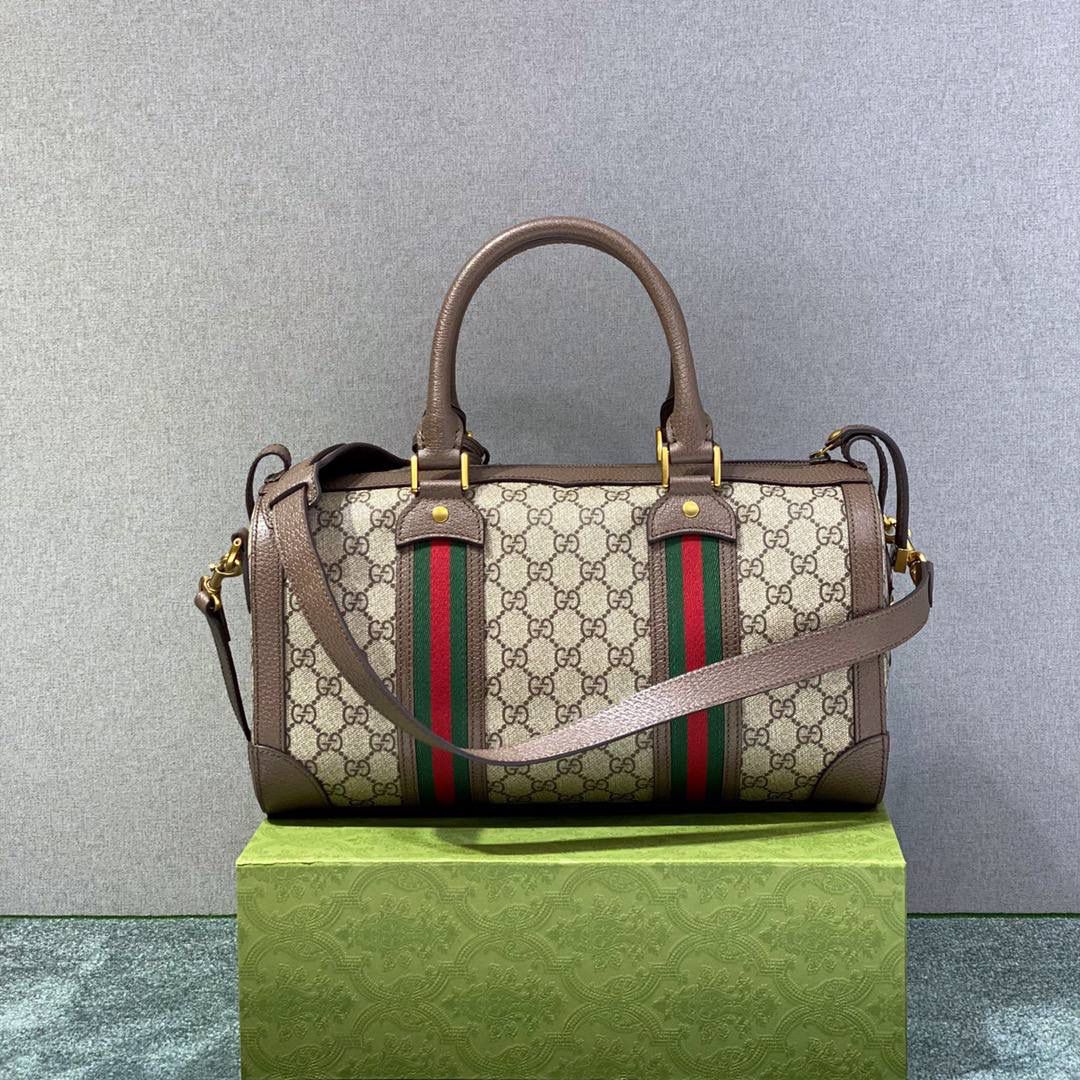 🔥大货实拍 𝗚𝘂𝗰𝗰𝗶新品旅行袋，不仅颜值高，收藏价值也很大，把它放在行李箱上或者肩背都很养眼！ 型号：645017 尺寸：36*20*14.5cm