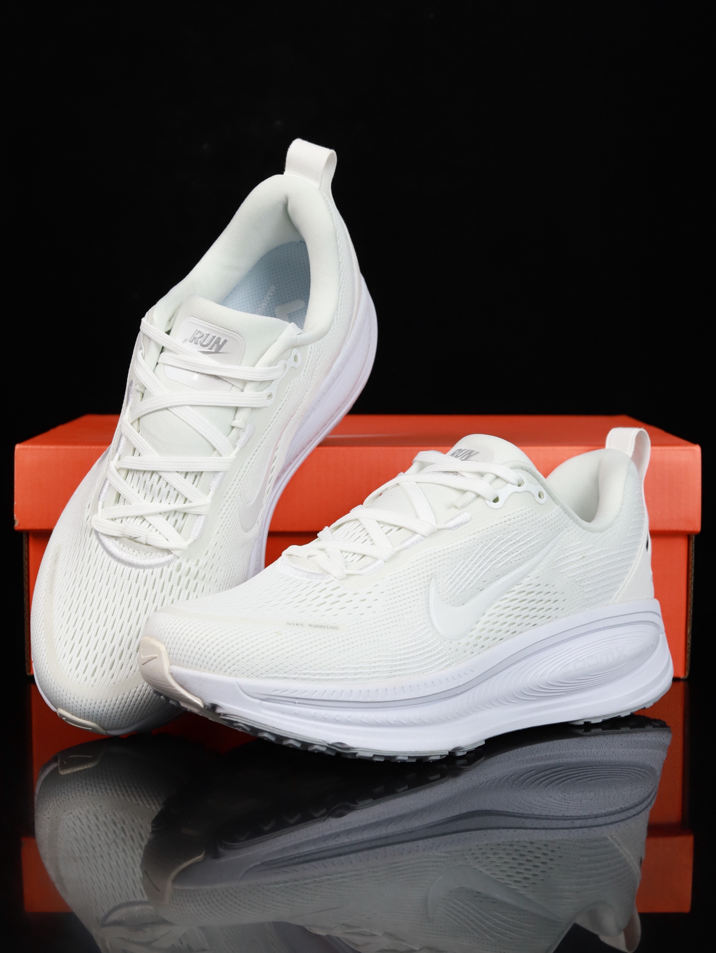 Nike Vomero 18 HM6803-300
