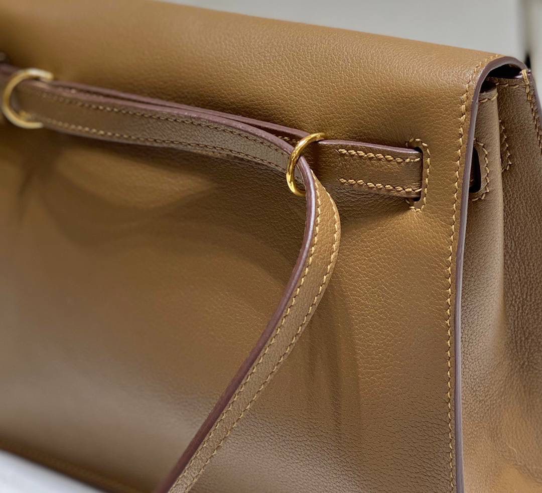 『威马犬米色·金』 ‘’Kᴇʟʟʏ ᴅᴀɴsᴇ • Evercolor 🎀 时尚圈就是一个圆！ 最厉害的就是六种背法： 斜背、侧背、肩背、腰包、背包、手包 集美们一定要安排起来‼️ 22Cm