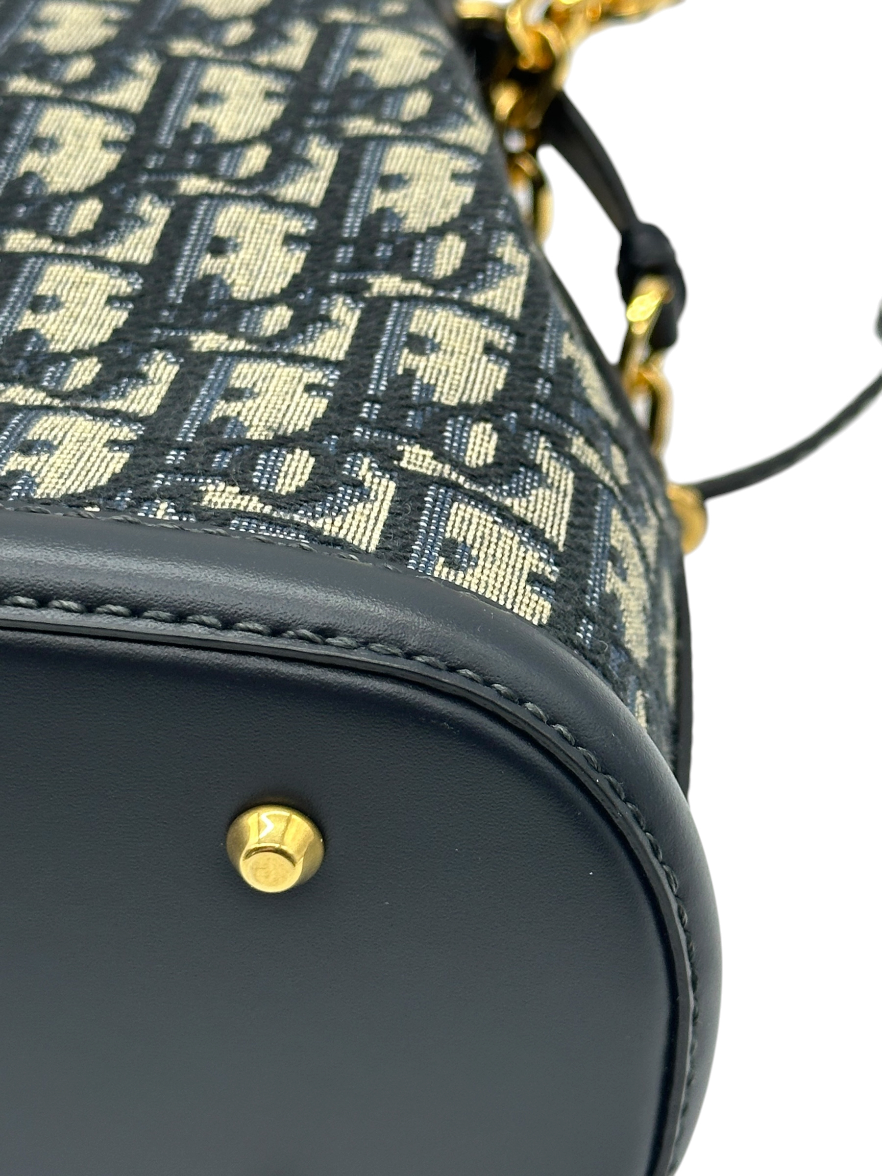 Pre-Owned DIOR Bucket Bag / Product Code: 26052410