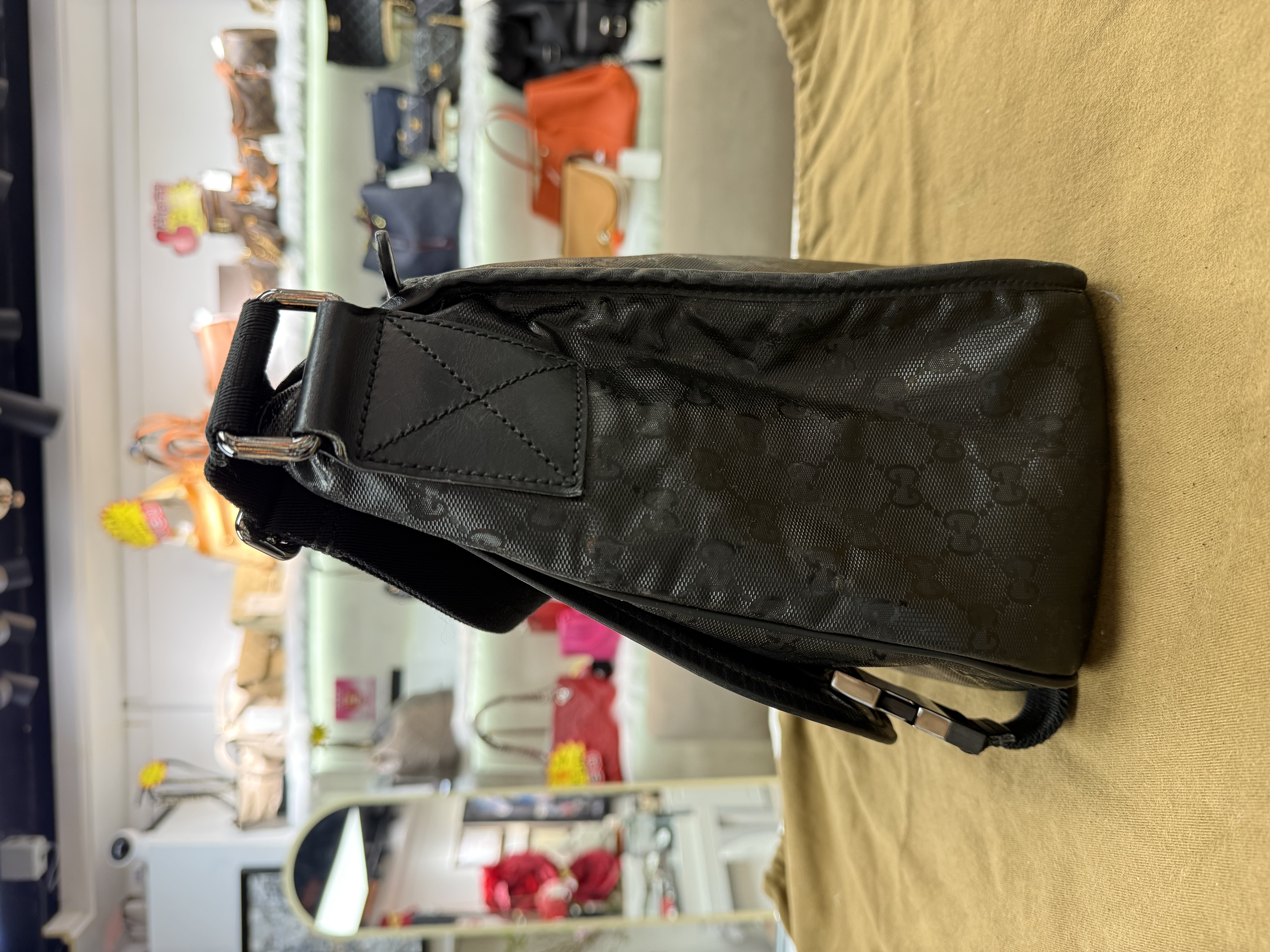 Gucci 古馳 水晶皮 滿印黑色郵差包*男女同款*