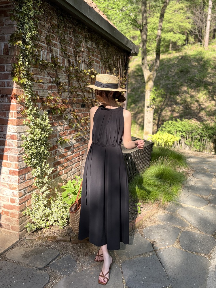 Pleated Halter Maxi Dress (Black)