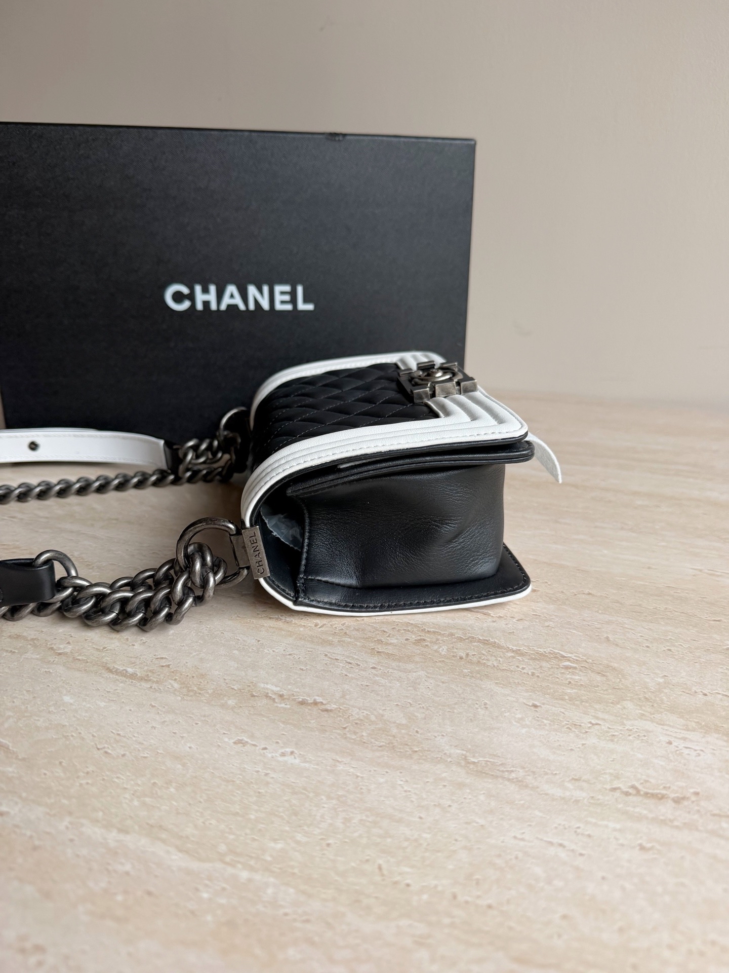 【預訂貨品】Chanel黑白拼色羊皮Leboy