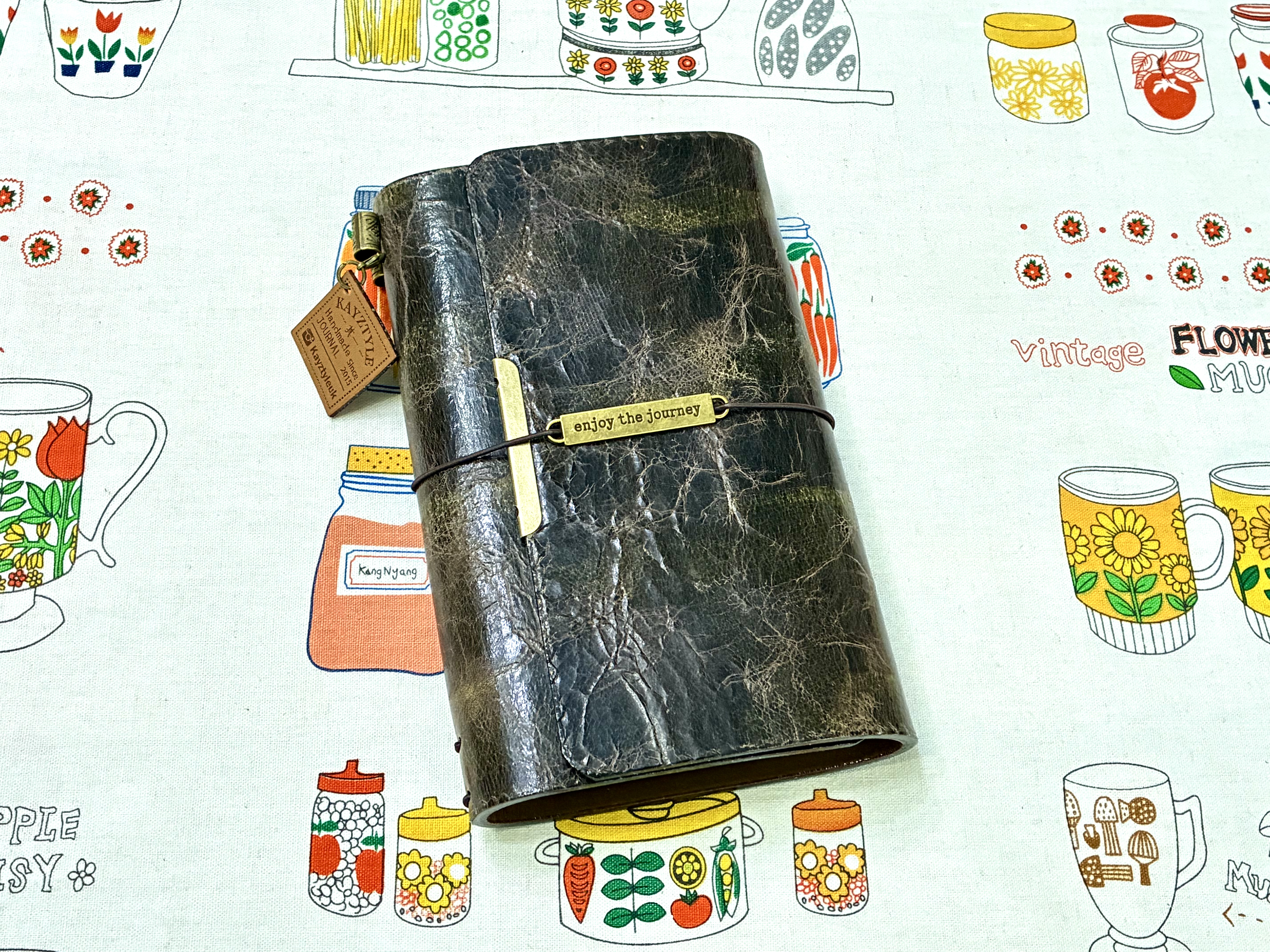 Write your story on something that lasts （3-fold)