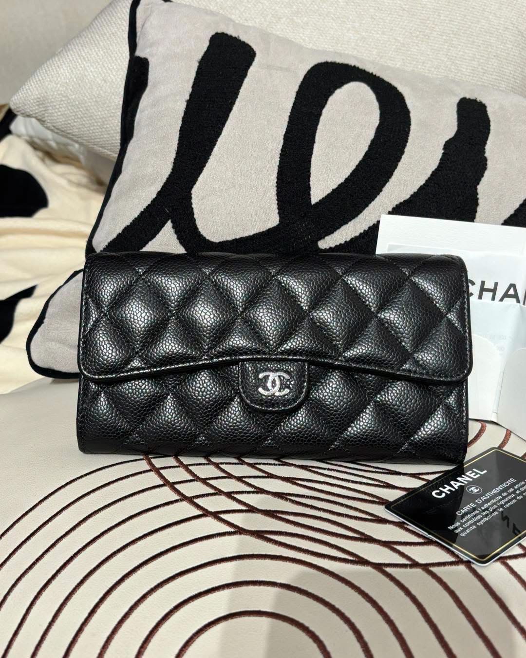 Chanel classic wallet 黑色荔枝牛皮銀扣 100%Authentic, 98%New  ✅專門店收據✅card✅Dust bag✅box