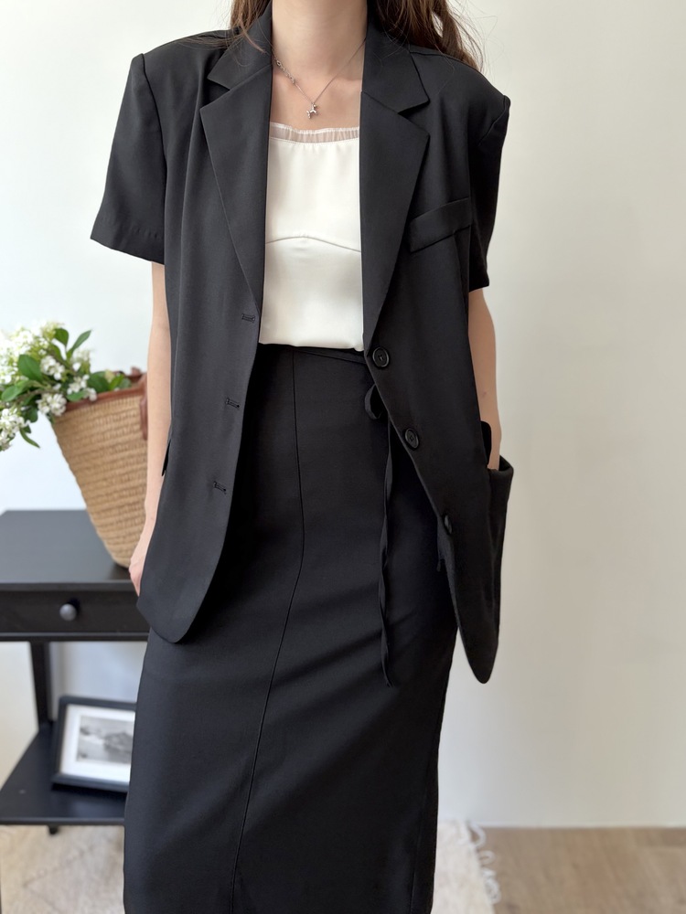 Noir Air Relaxed Blazer (Black)