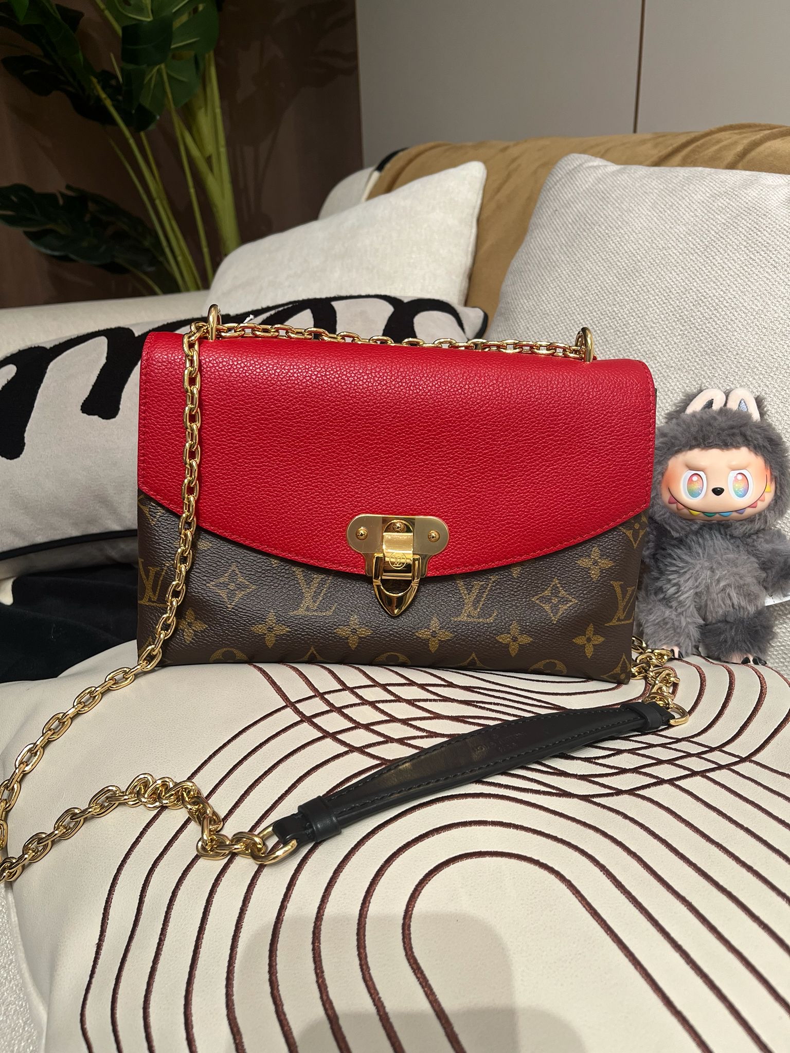 Lv Saint Placide Monogram Chain SHOULDER BAG M43713 100%Authentic ,98%new✅dust bag  