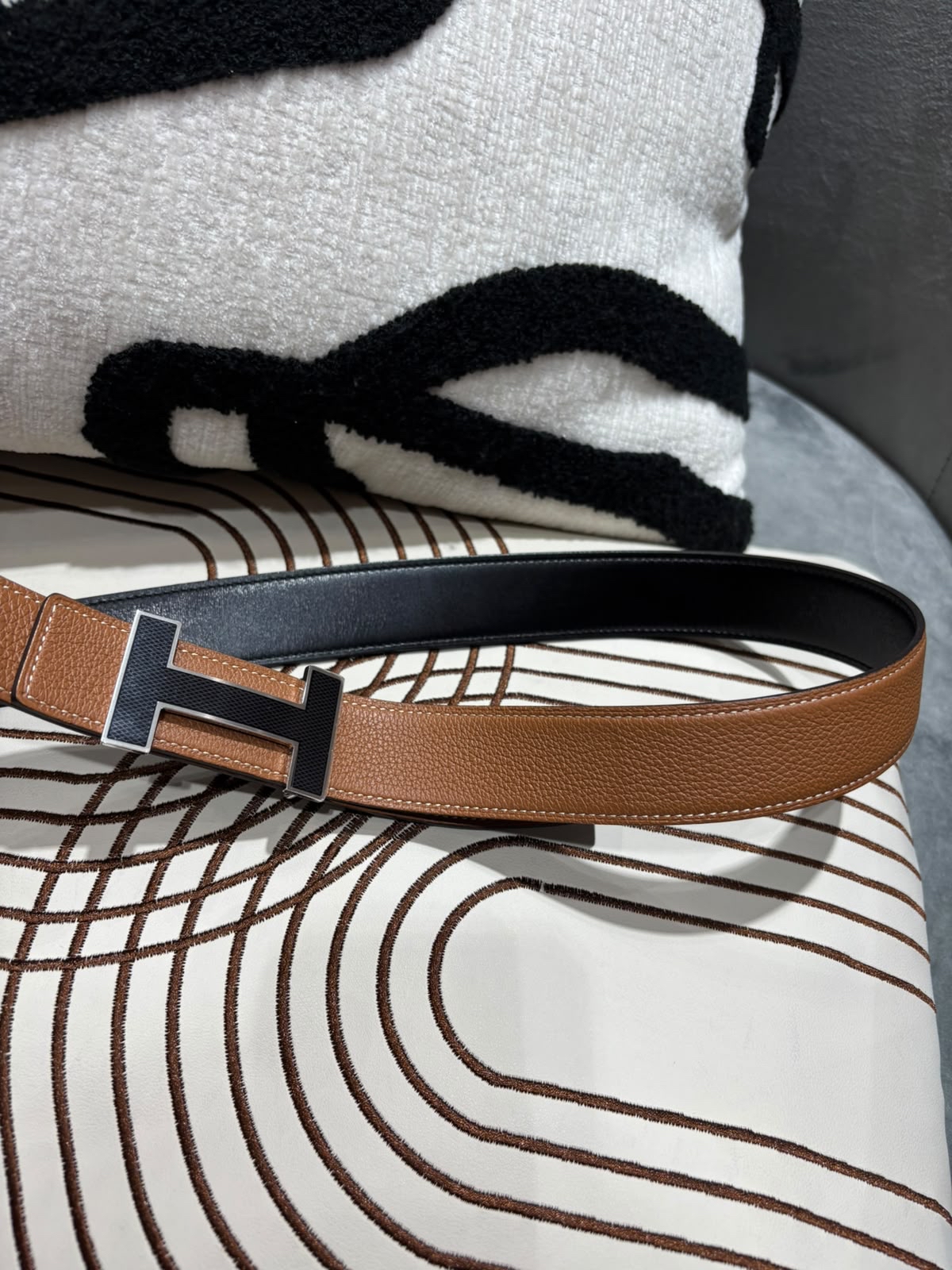 Hermes H belt SIZE 95 牛皮雙面皮帶  100%Authentic, 95%New
