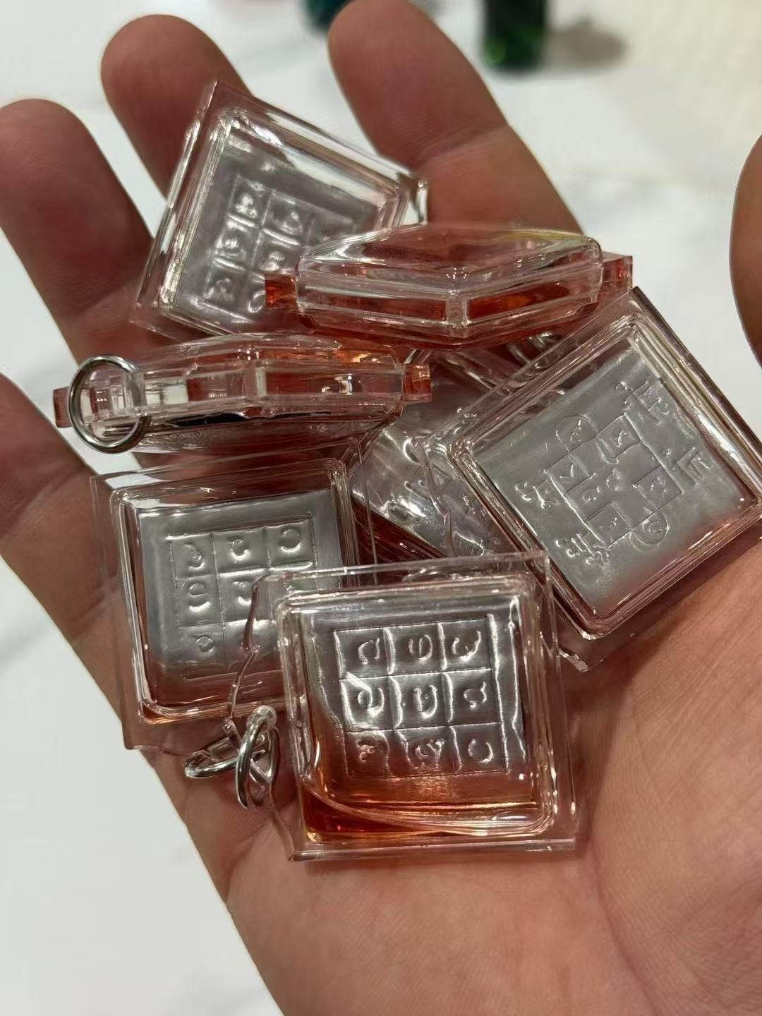 帝王招財符 阿贊噴 人緣魅力與財運加持的靈驗護符 衆多信衆爭相供奉的招財聖物 