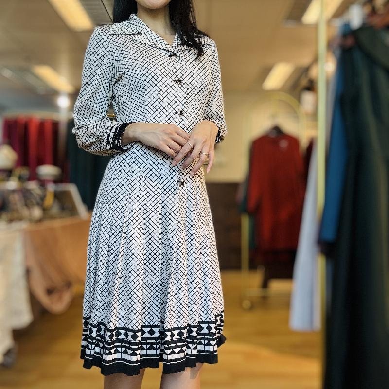 Vintage C.a. 1960-70s Black and White ShirtDress with Geometric Hem Embellishment (PP001-28)