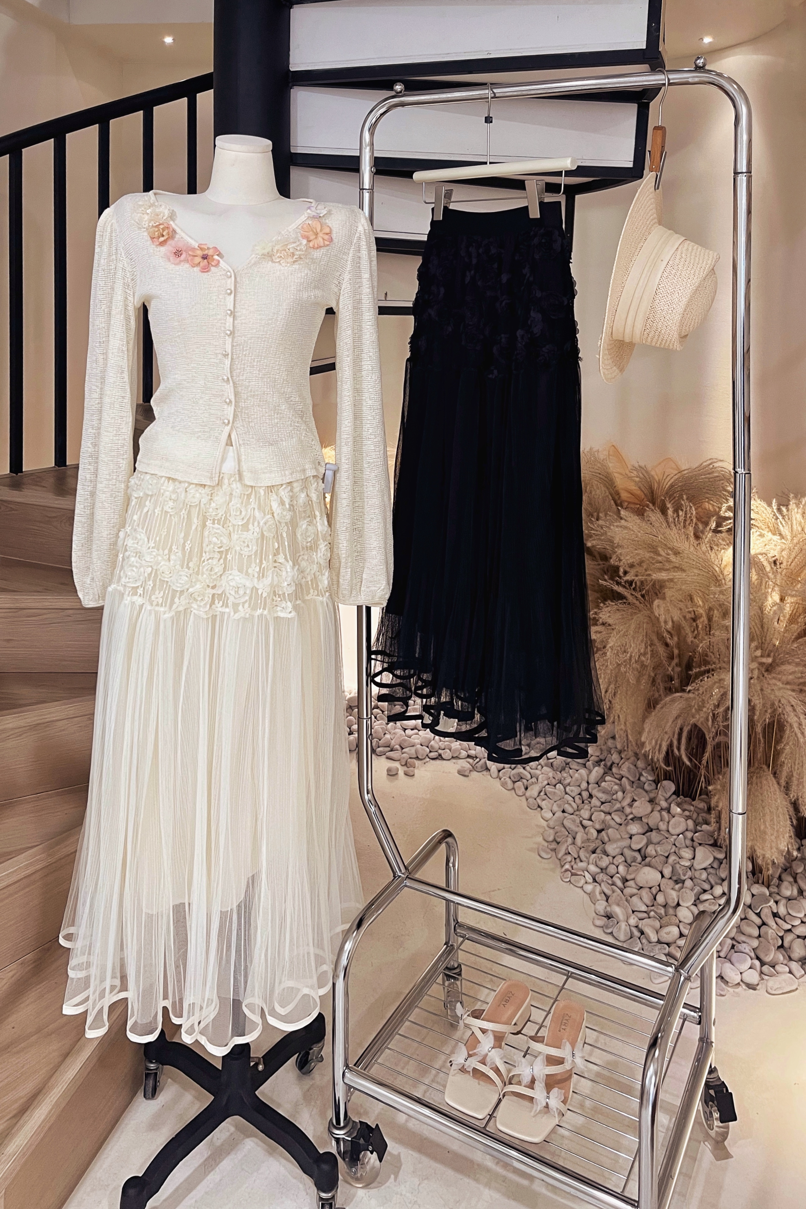 8043立体花半长裙