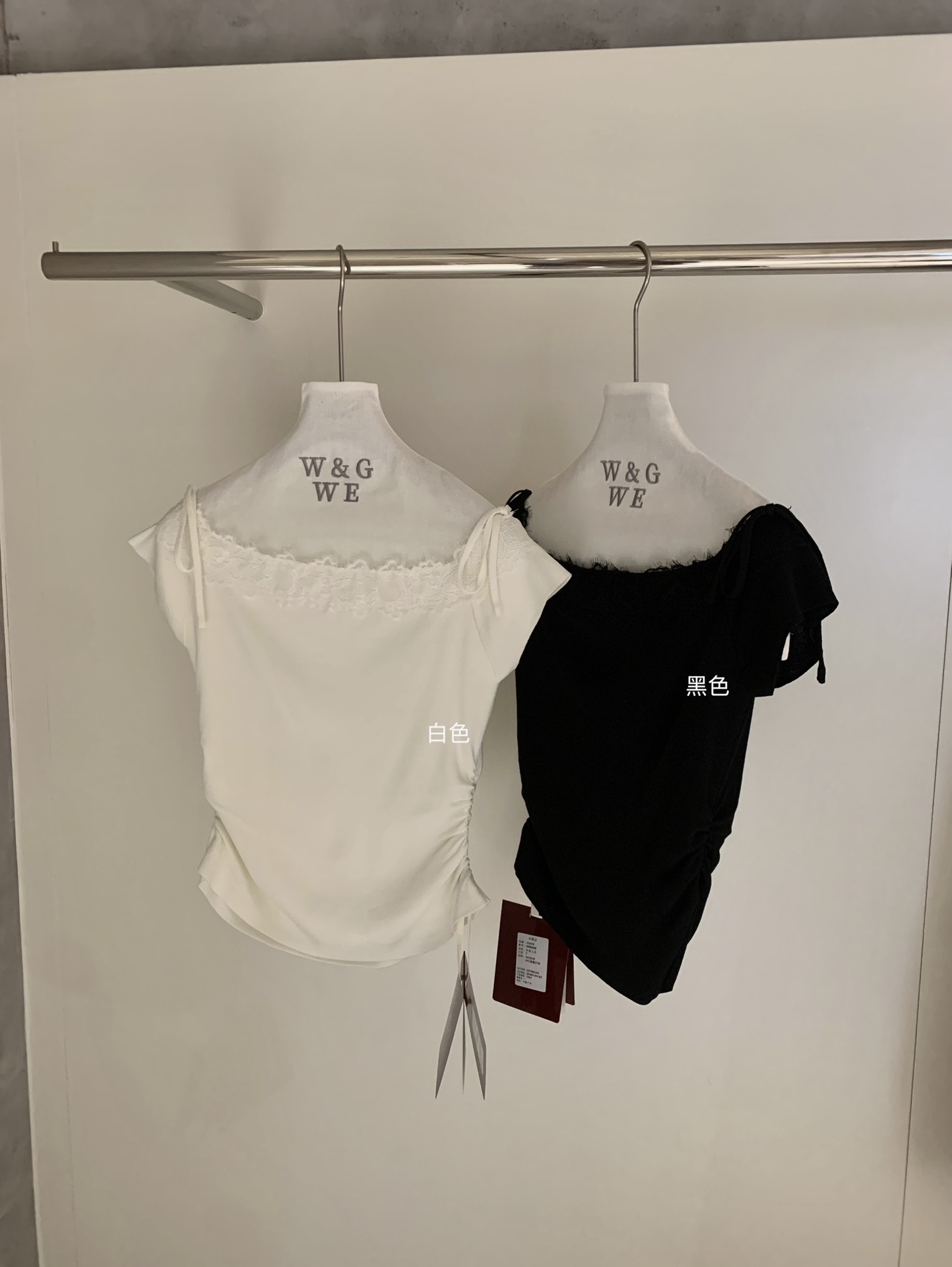 1794 Black tie-strap top | 黑色绑带露肩上衣