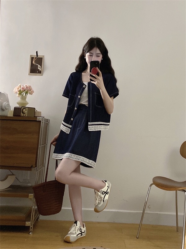 B112(1912短) 短款韩版JEANS拼下摆蕾丝边前排钮上衣与4分裙蓝套装 