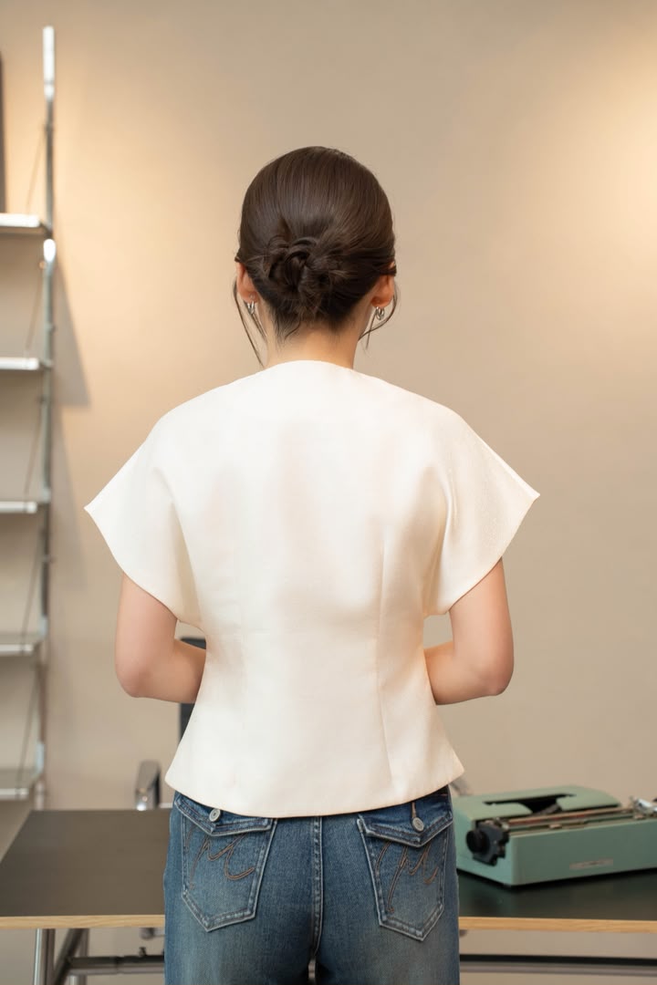 SS-Y691 SHINY OUT/SLLV BLOUSE