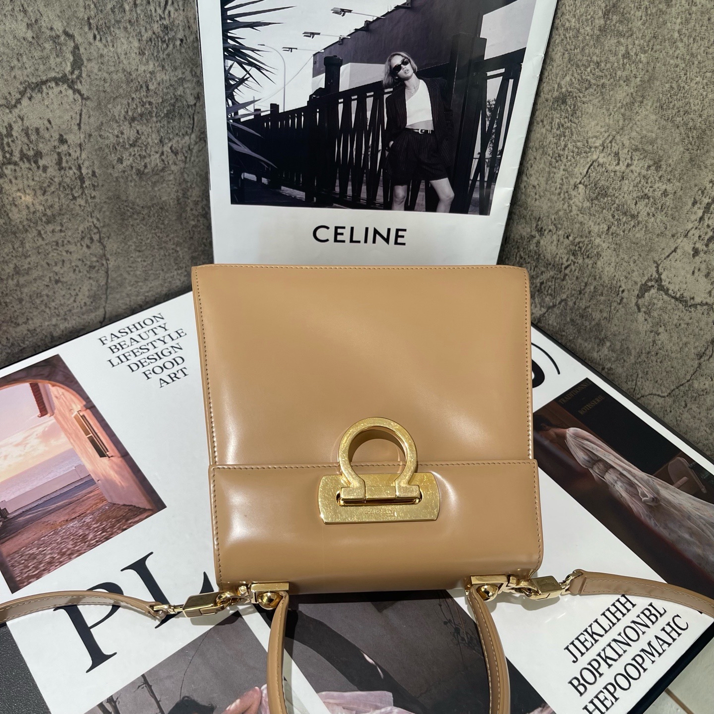 【預訂貨品】Ferragamo現代款奶茶色mini tote