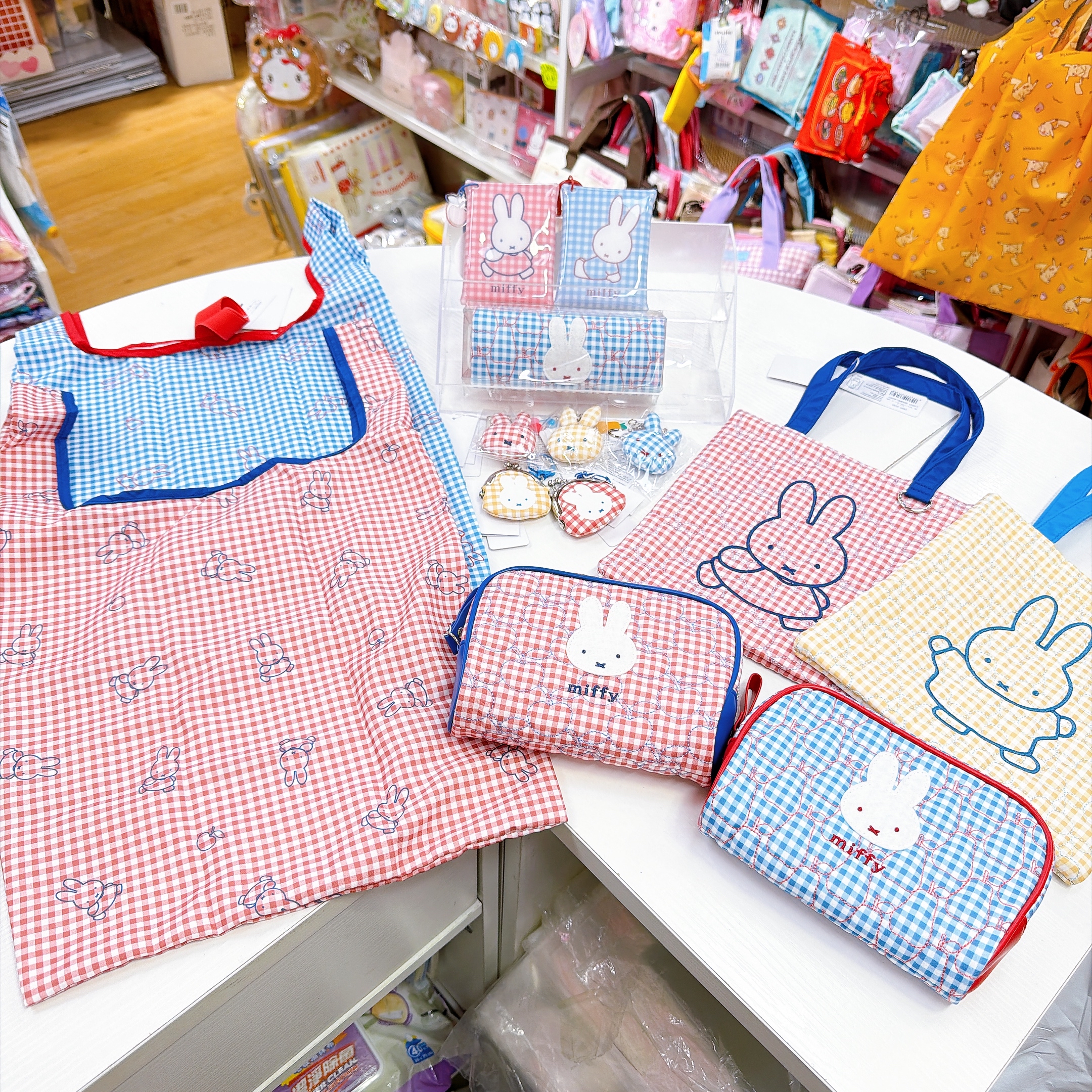 日本直送新款Miffy格仔系列多款產品手挽袋環保袋眼鏡盒散子包公仔掛飾