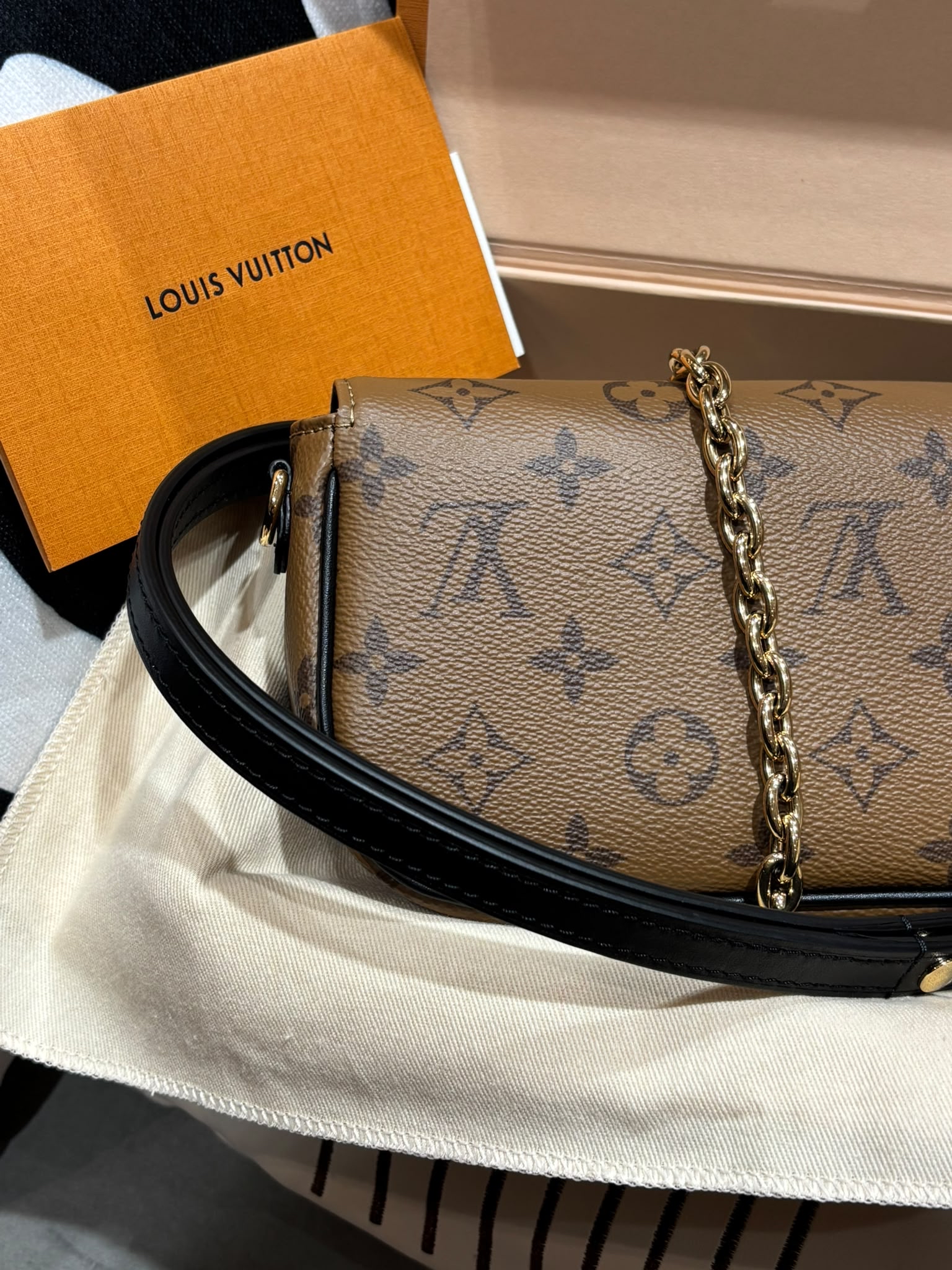Lv Ivy woc M26587 MONOGRAM REVERSE 100%Authentic,  Unused 全新未使用品。 ✅專門店收據✅塵袋✅盒