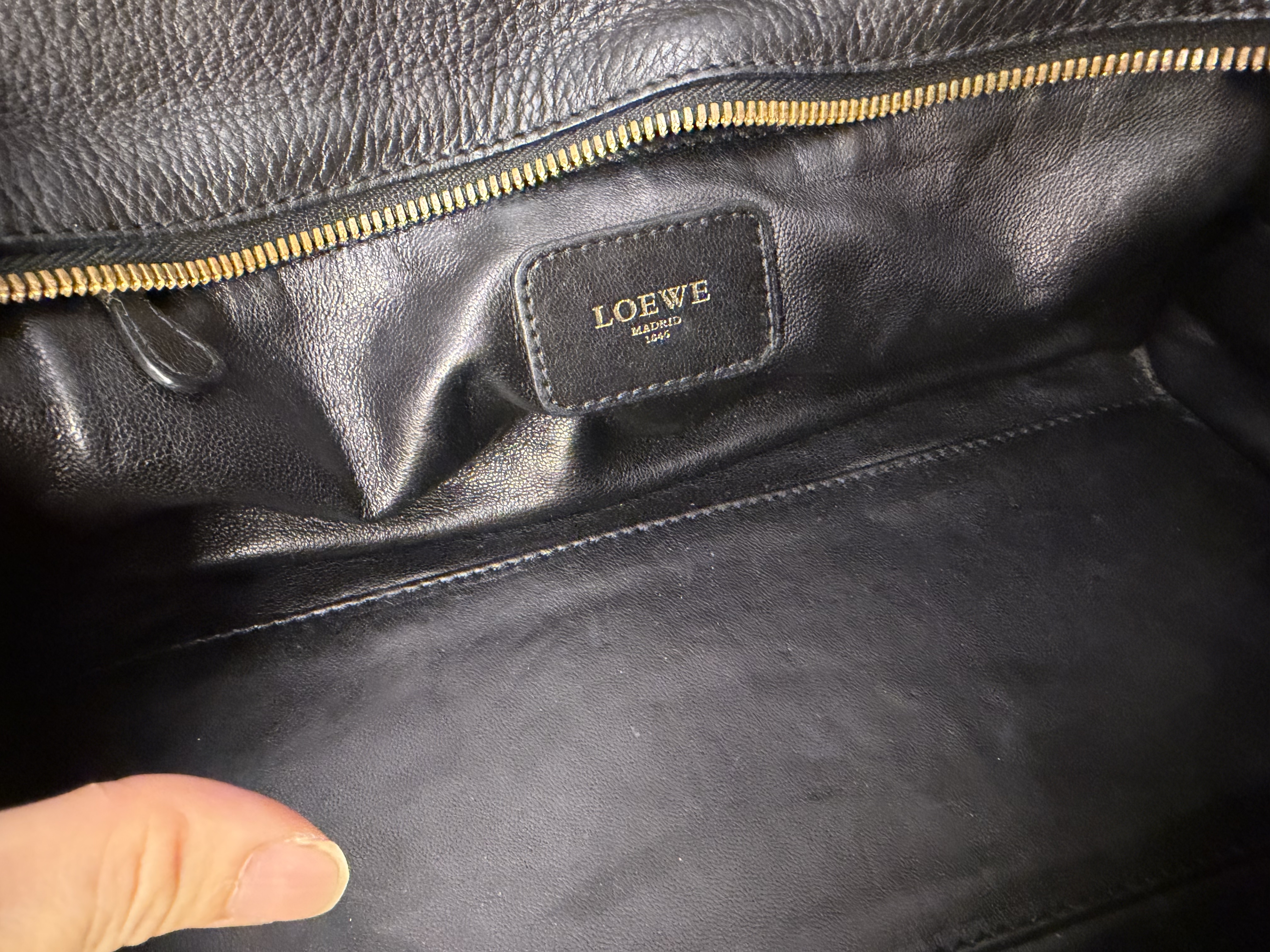 loewe amazona 28 black bag 