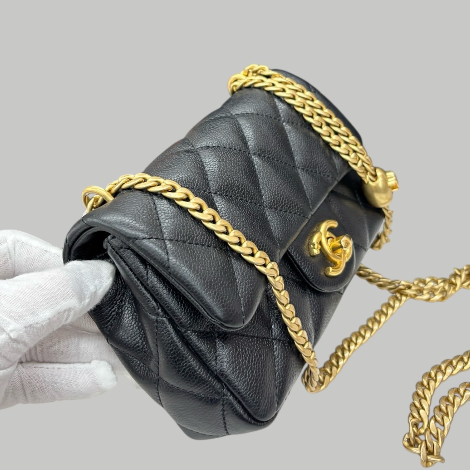 Chanel 23P Caviar 心型調節扣