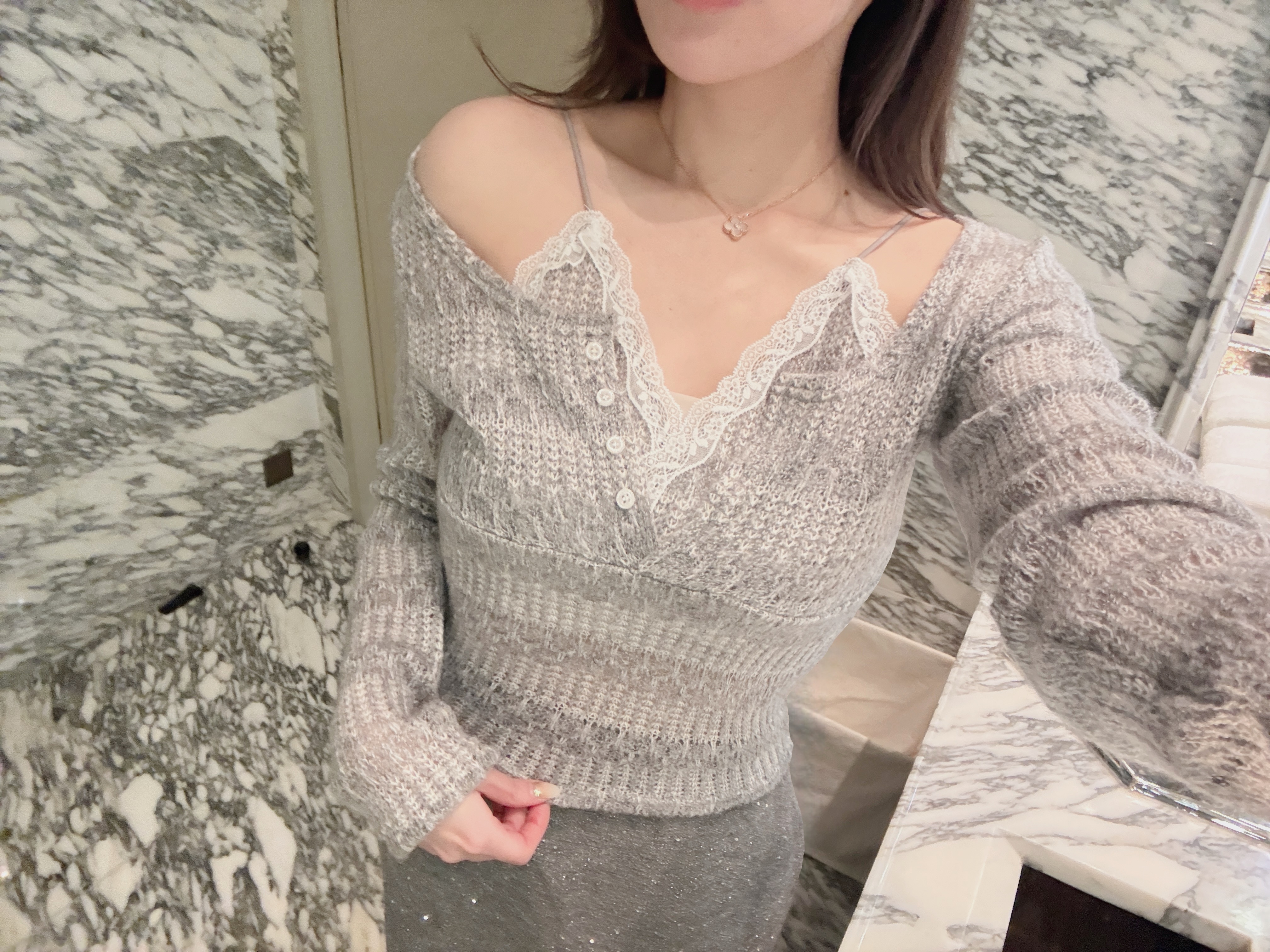 溫柔縷空假2件蕾絲吊帶小毛衣