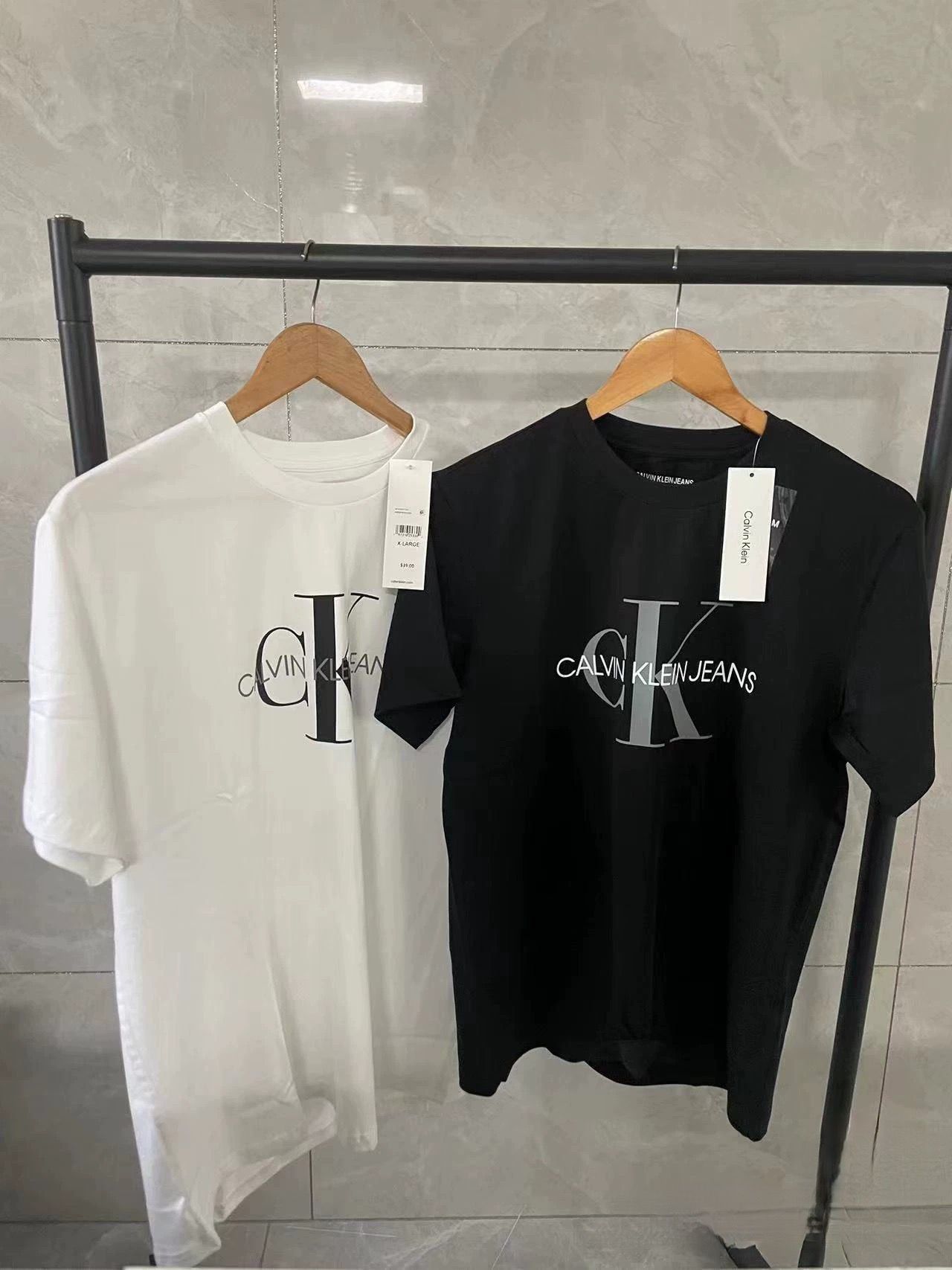 $75件。2件起$65件。CK原單經典短袖