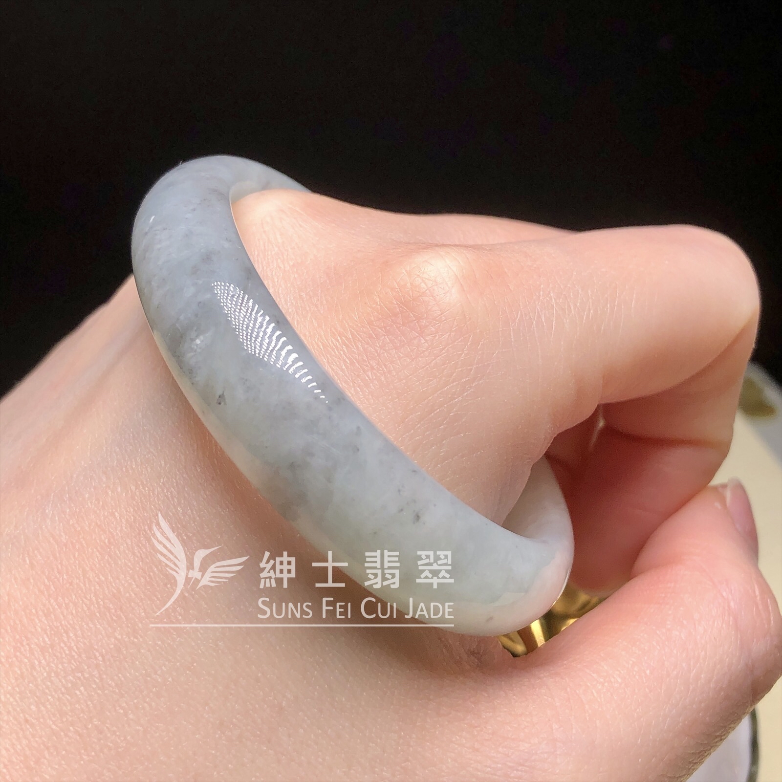 烏雞淡綠貴妃鐲49.3 YM00251