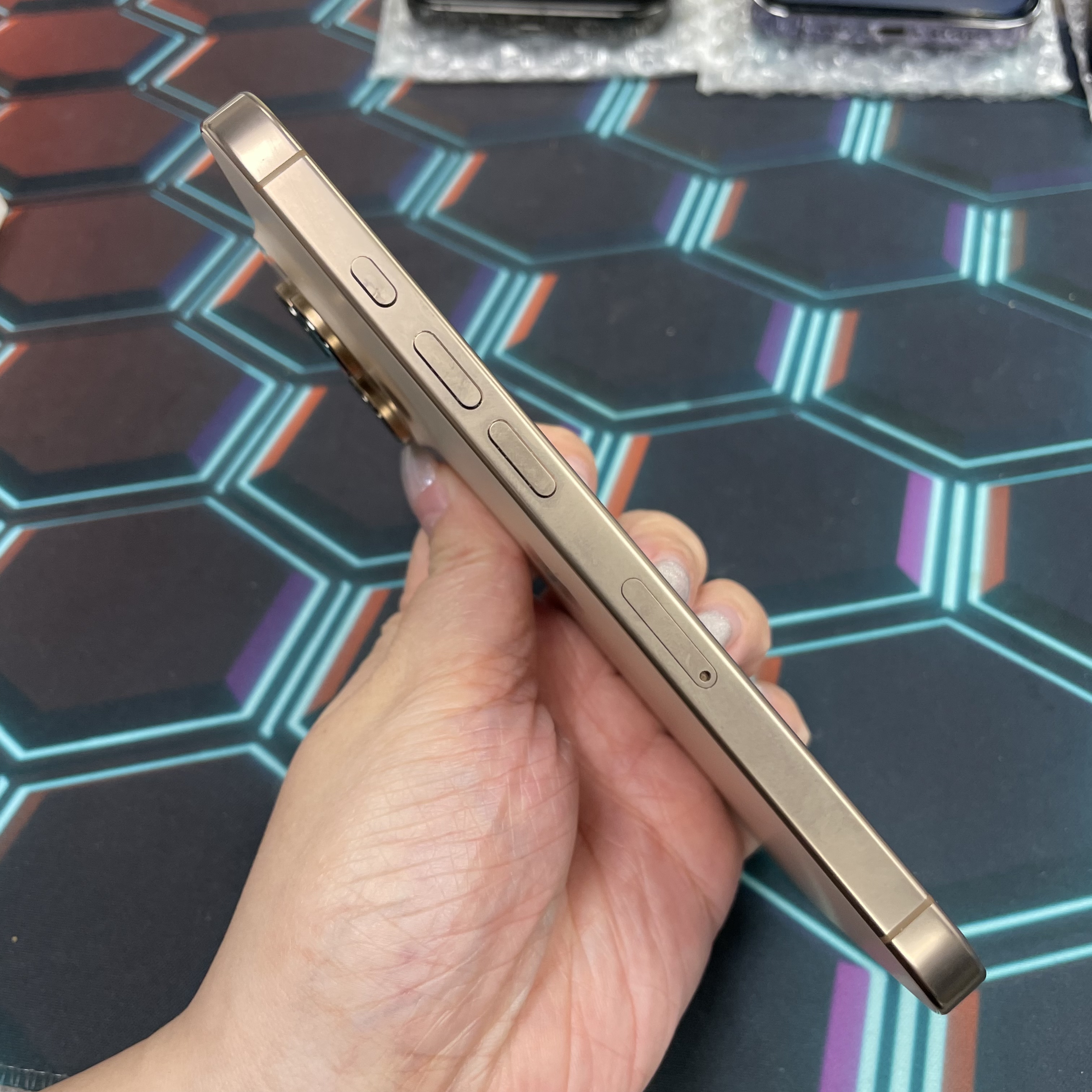 *7548 16 Pro 完美機 256GB 電92 沙色 gold