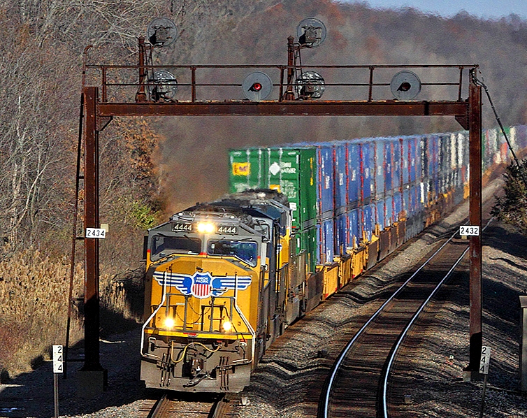 Union Pacific SD70M #4444 Kato USA N-scale