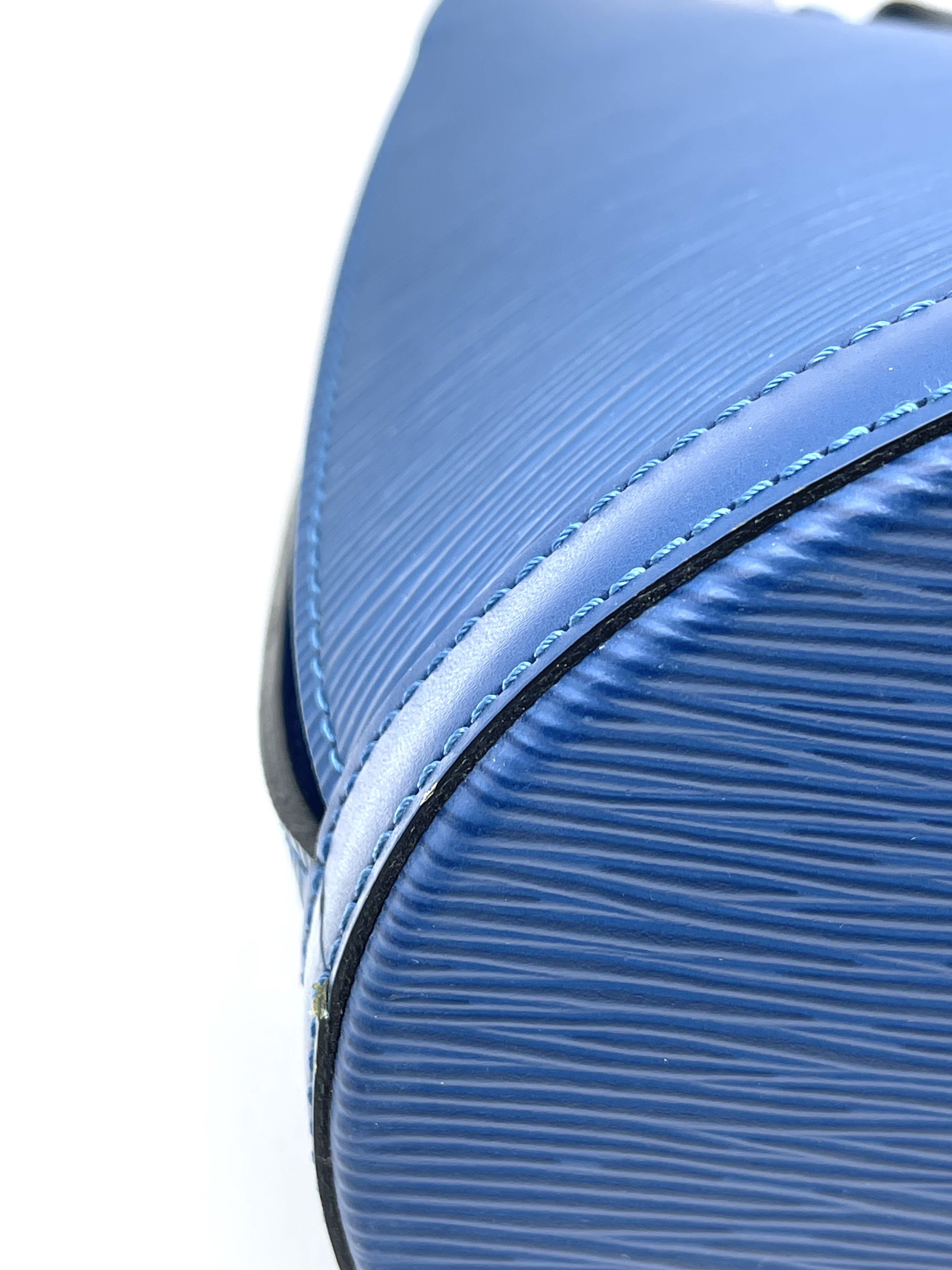 Pre-Owned LV Bucket Navy / Product Code: 26042603