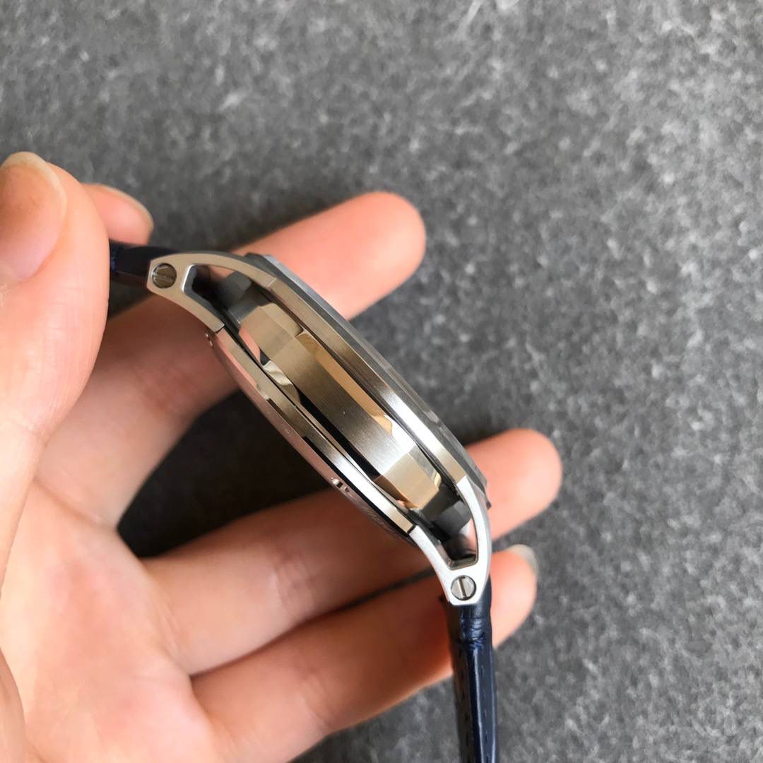 爱彼 CODE 11.59 系列蓝盘腕表