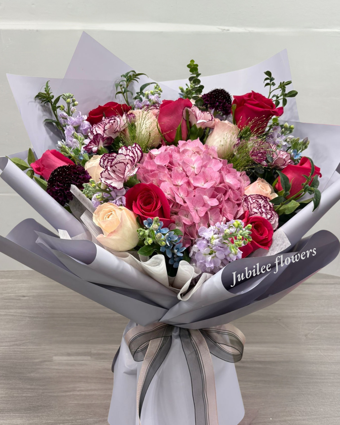 玫瑰 繡球 康乃馨 花束