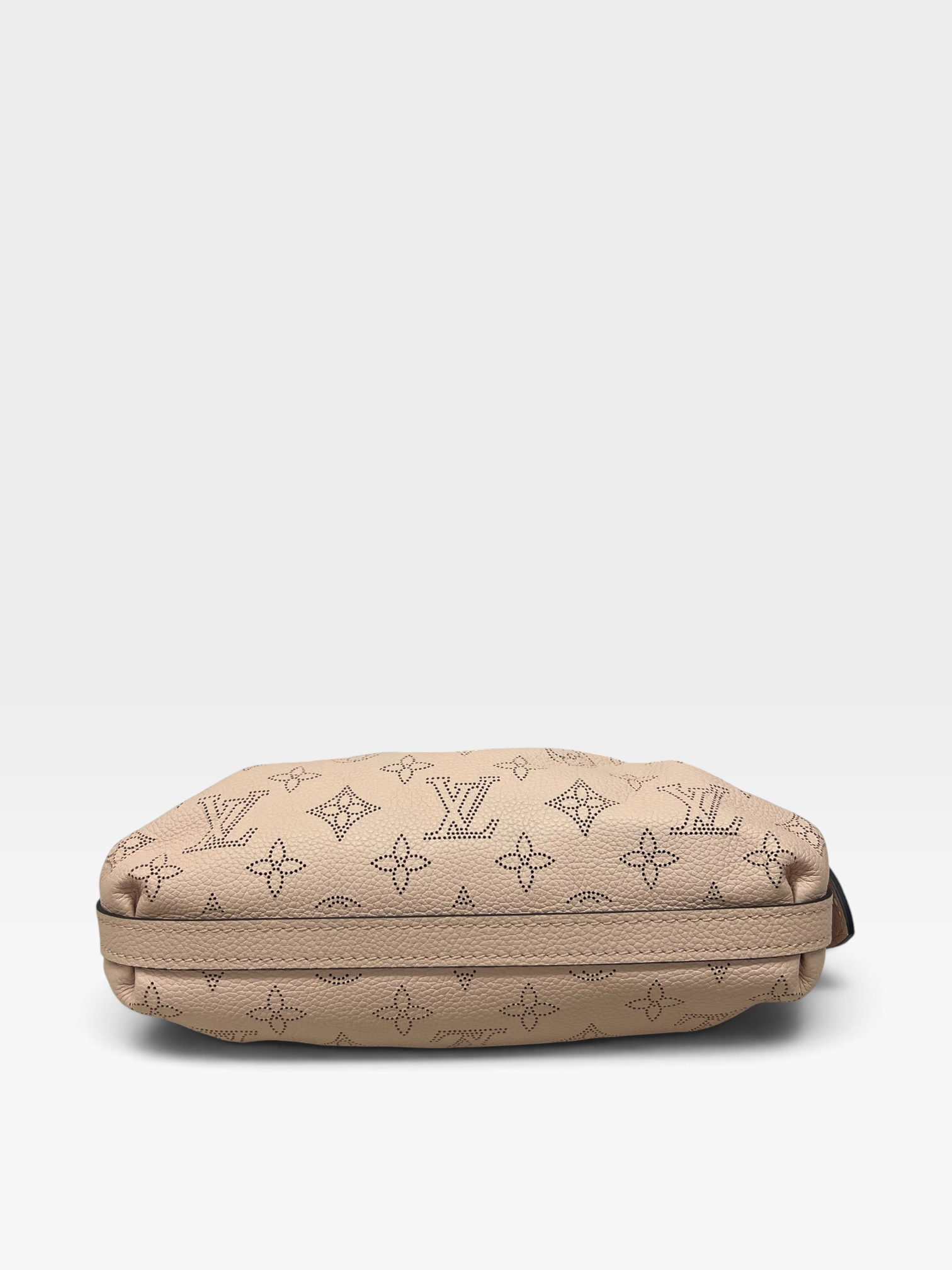 Pre-Owned LV Monogram Mahina Scala Mini Pouch / Product Code: 090403