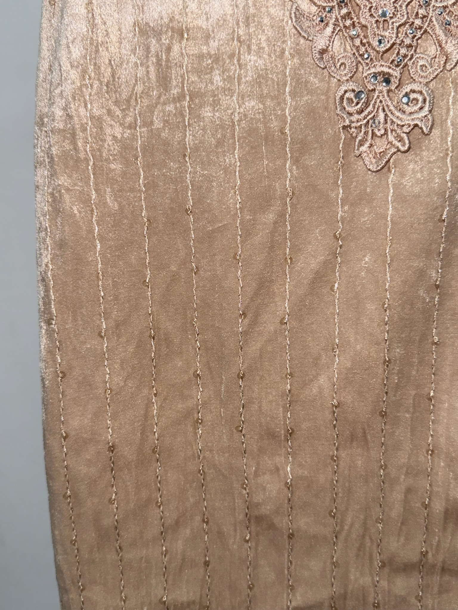 Antique Rose Lace Neckline Tank Top