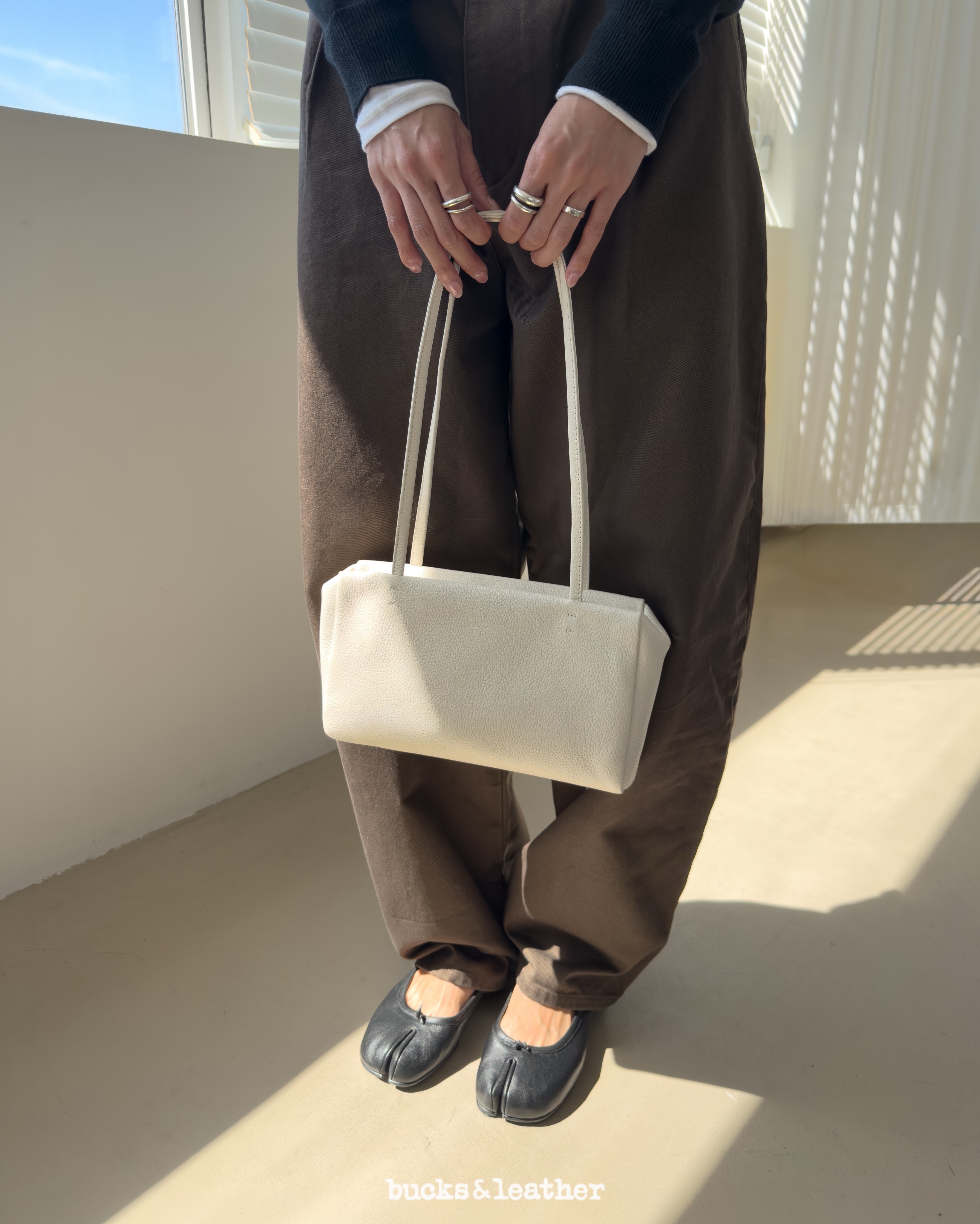 【26FW 】預訂_Slim Shoulder Bag By Bucks & leather