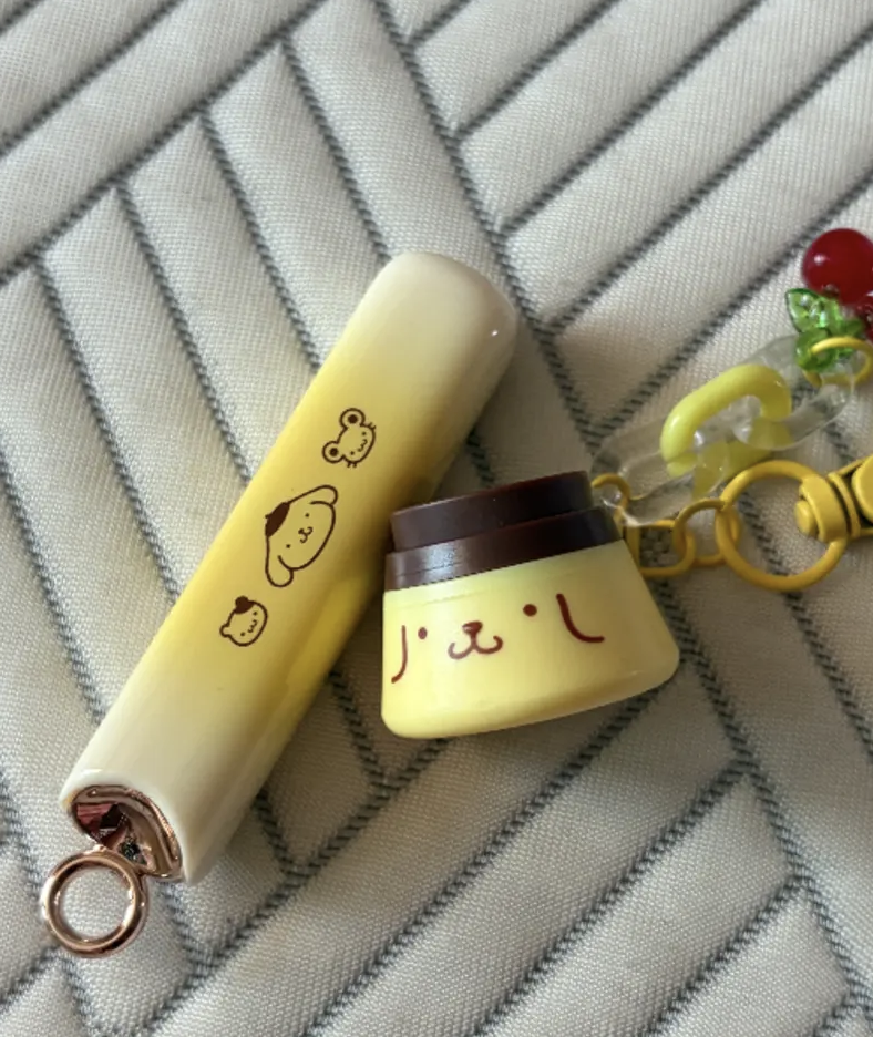 韓國 Athe X Saniro  布甸狗聯名 純素水潤亮澤潤唇膏 +鍵帽吊飾｜PomPomPurin Lip Glowy Balm