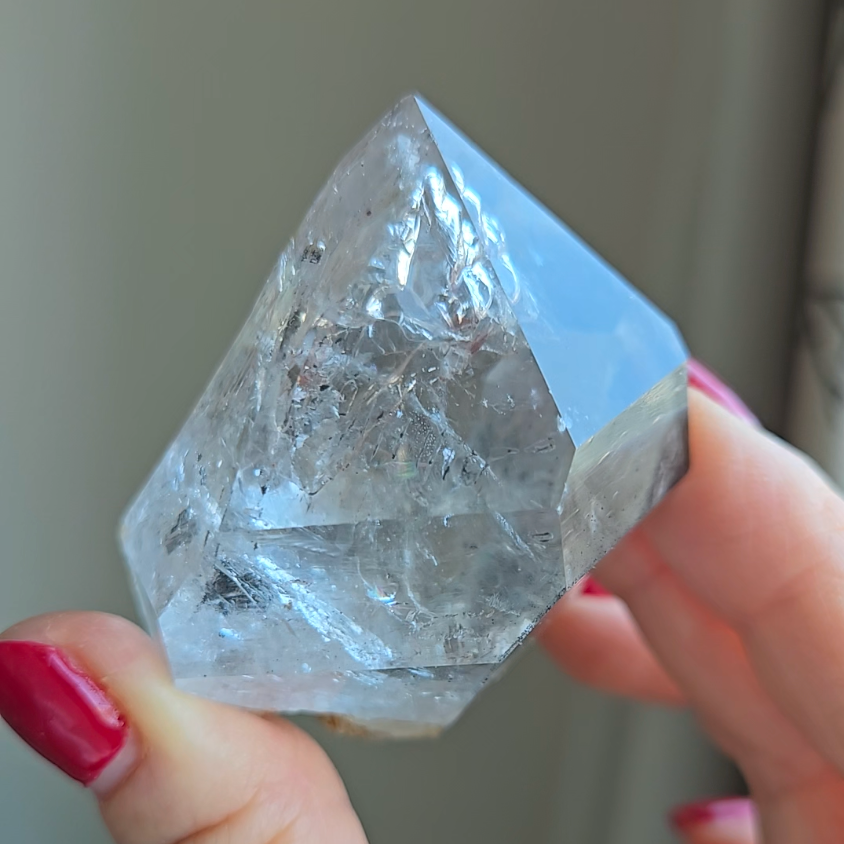 Enhydro quartz with giant moving water bubble - EN59