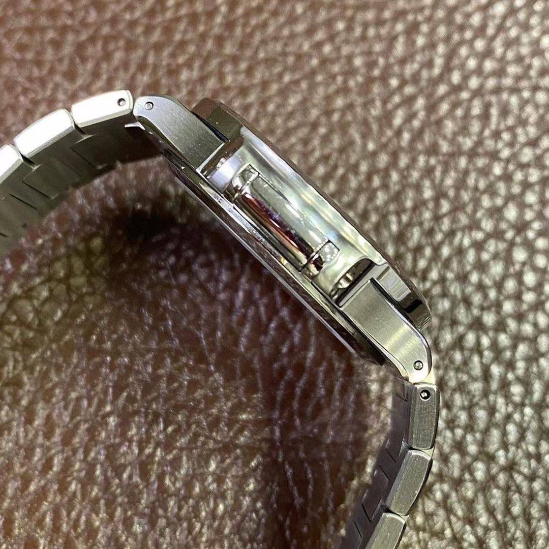 女表鹦鹉螺PP7118上市。接受预订！！ 依旧是324SC一体29钻机芯。 第一批少量上市。